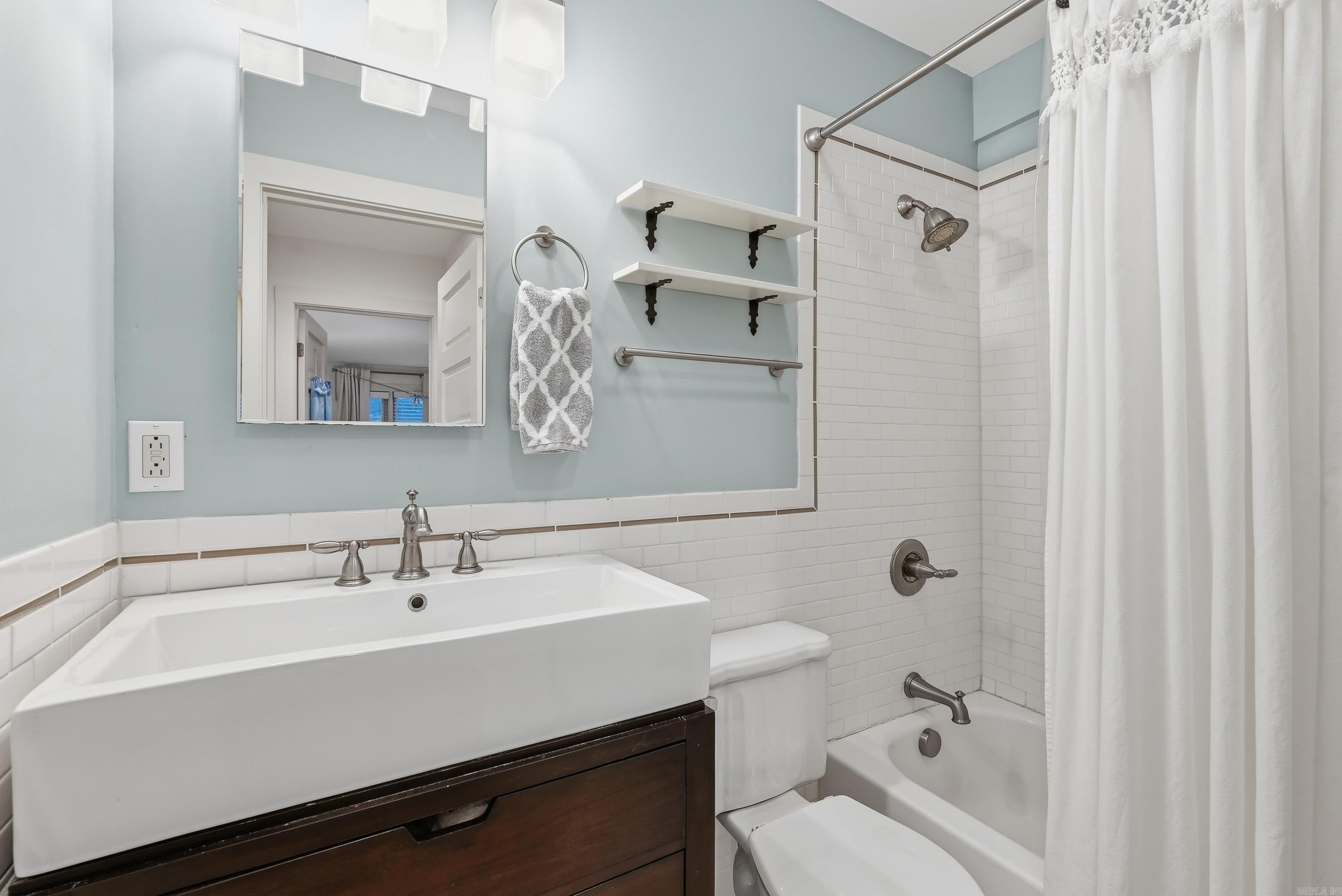 ELMHURST - Residential