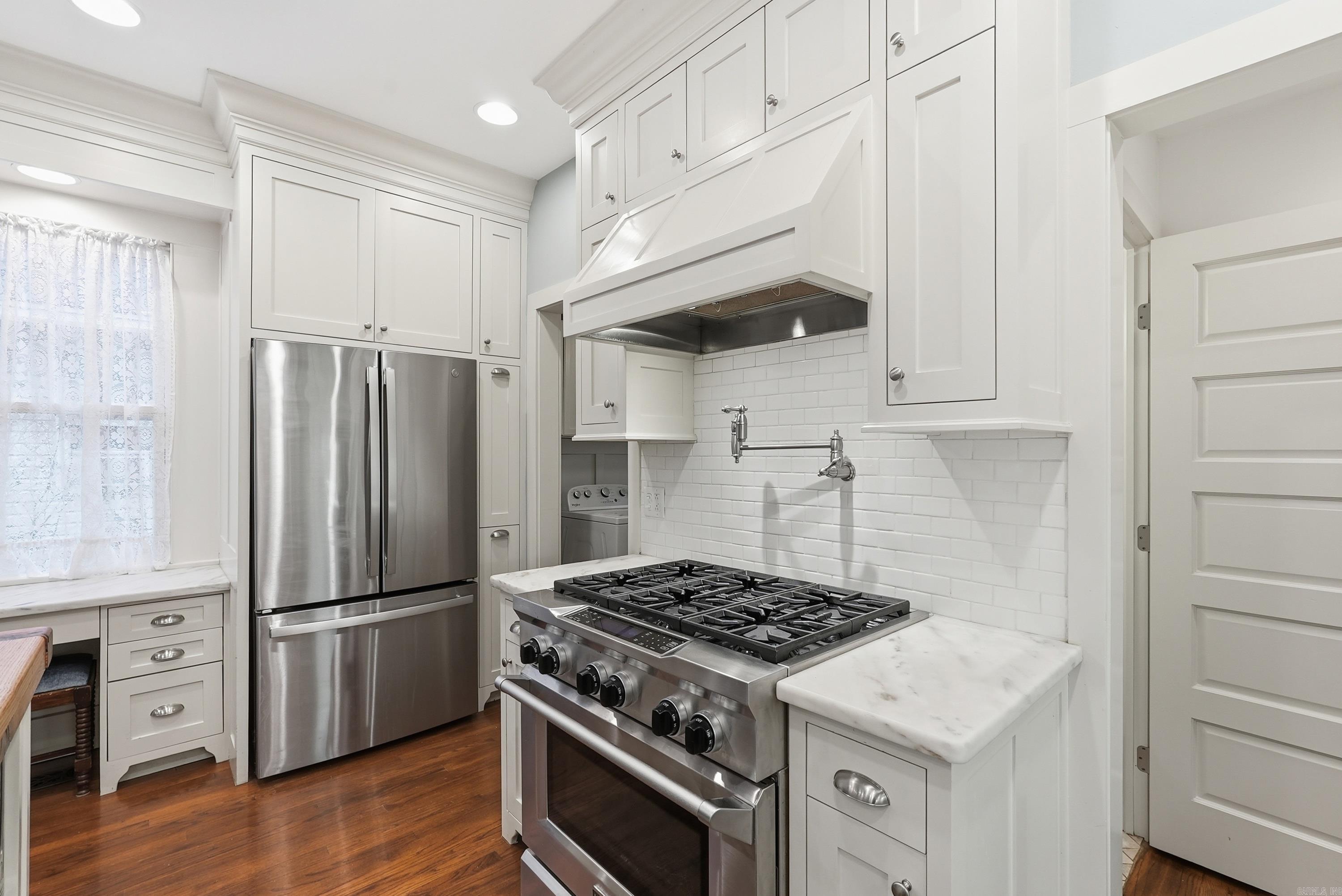 ELMHURST - Residential