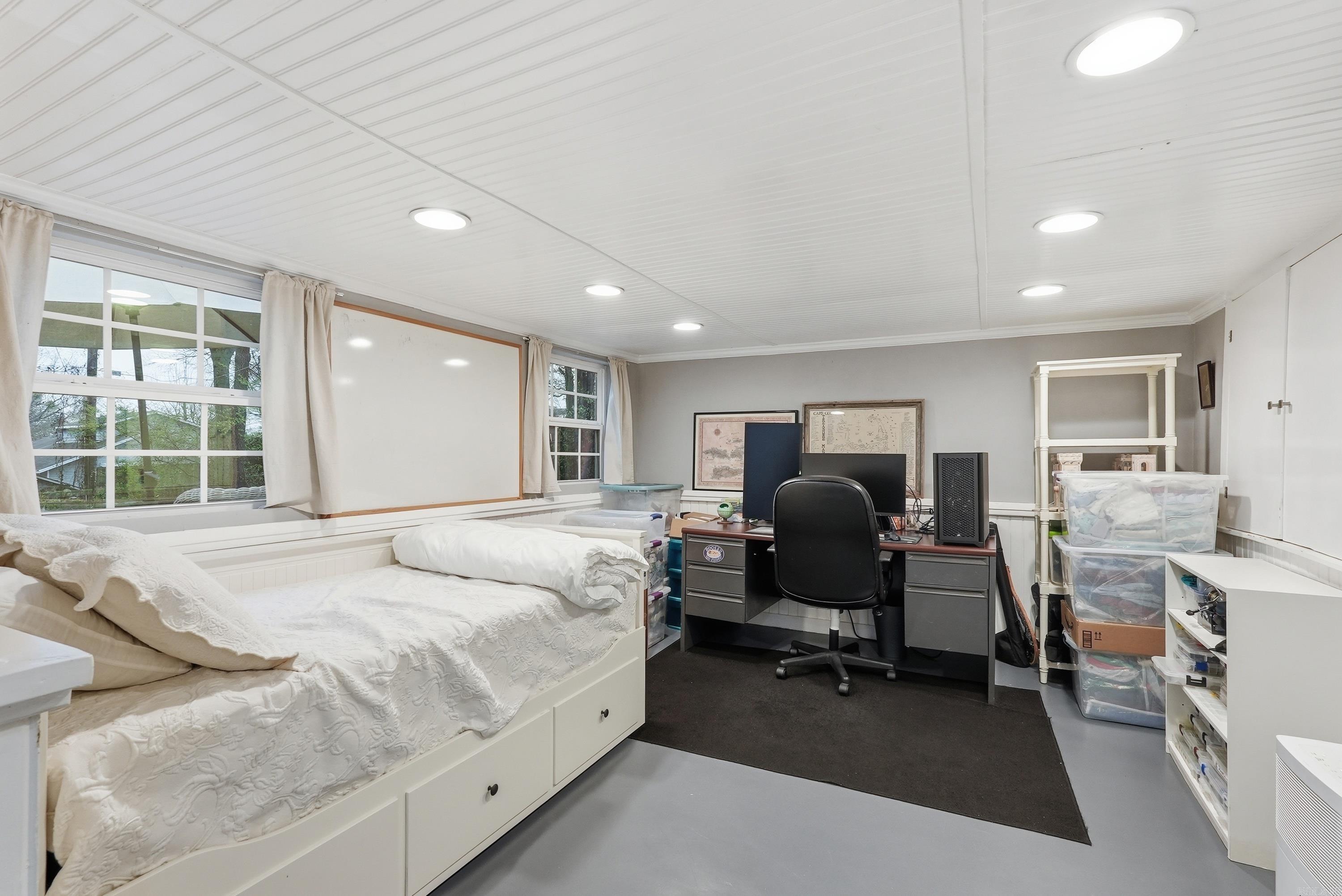 ELMHURST - Residential