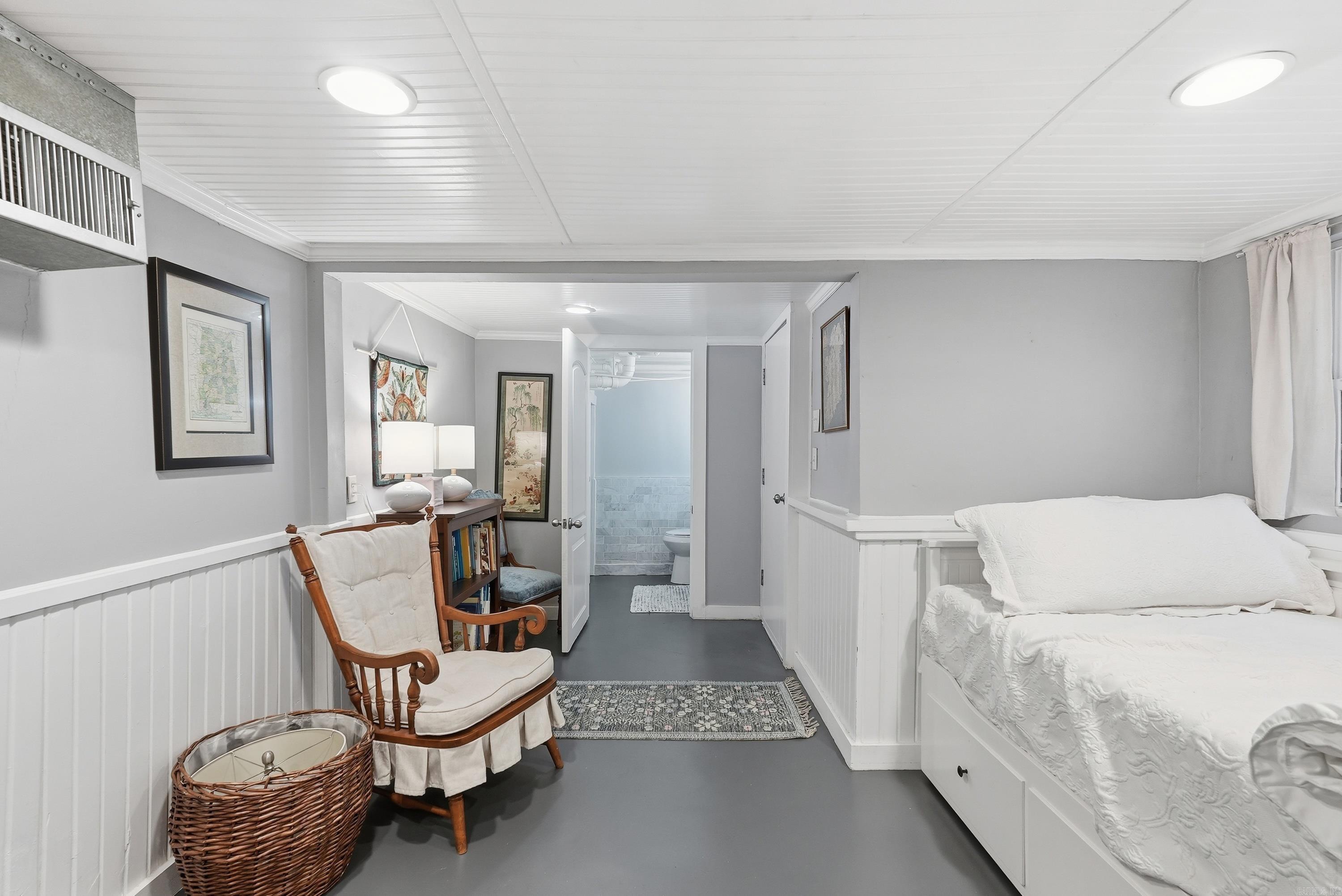 ELMHURST - Residential