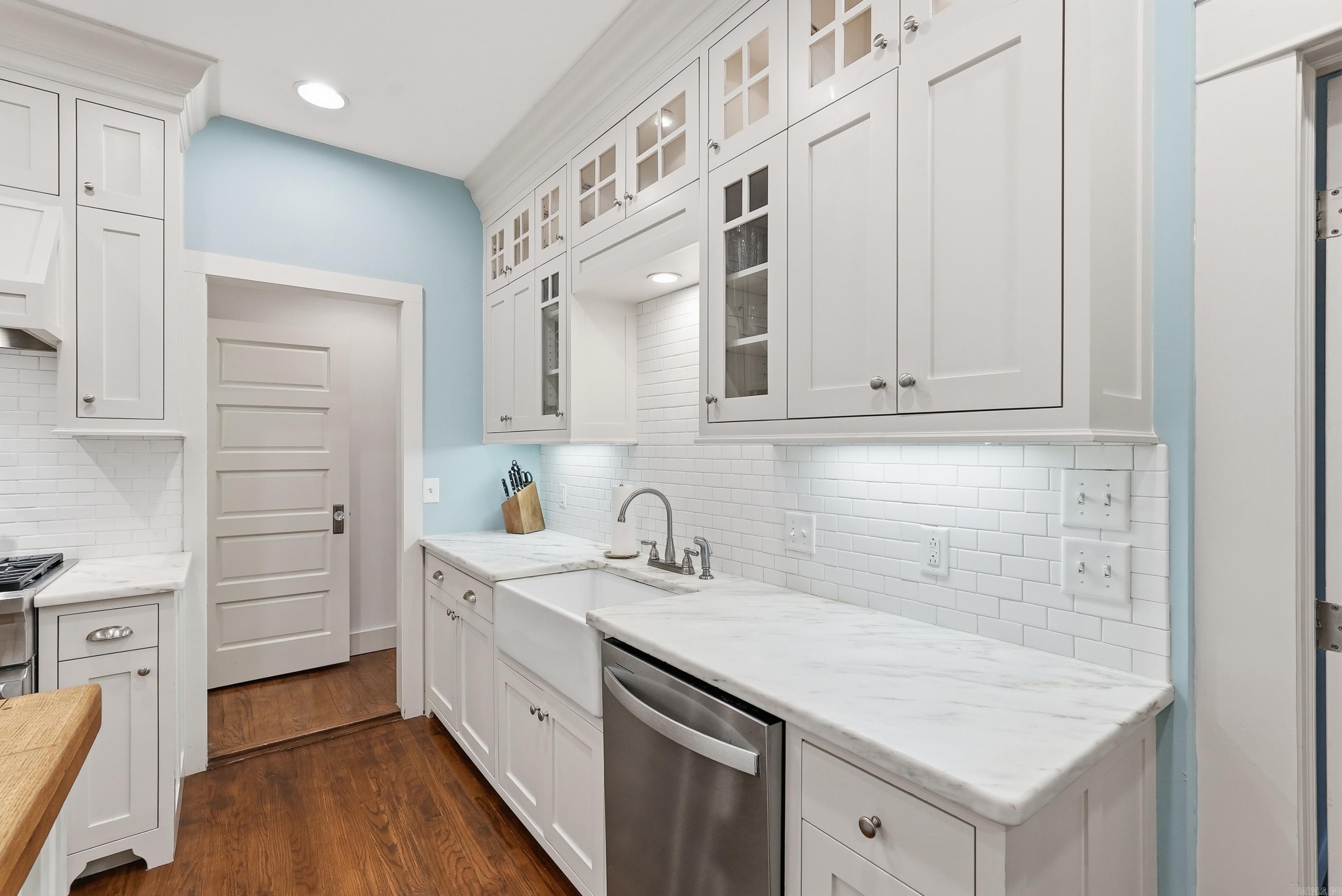 ELMHURST - Residential