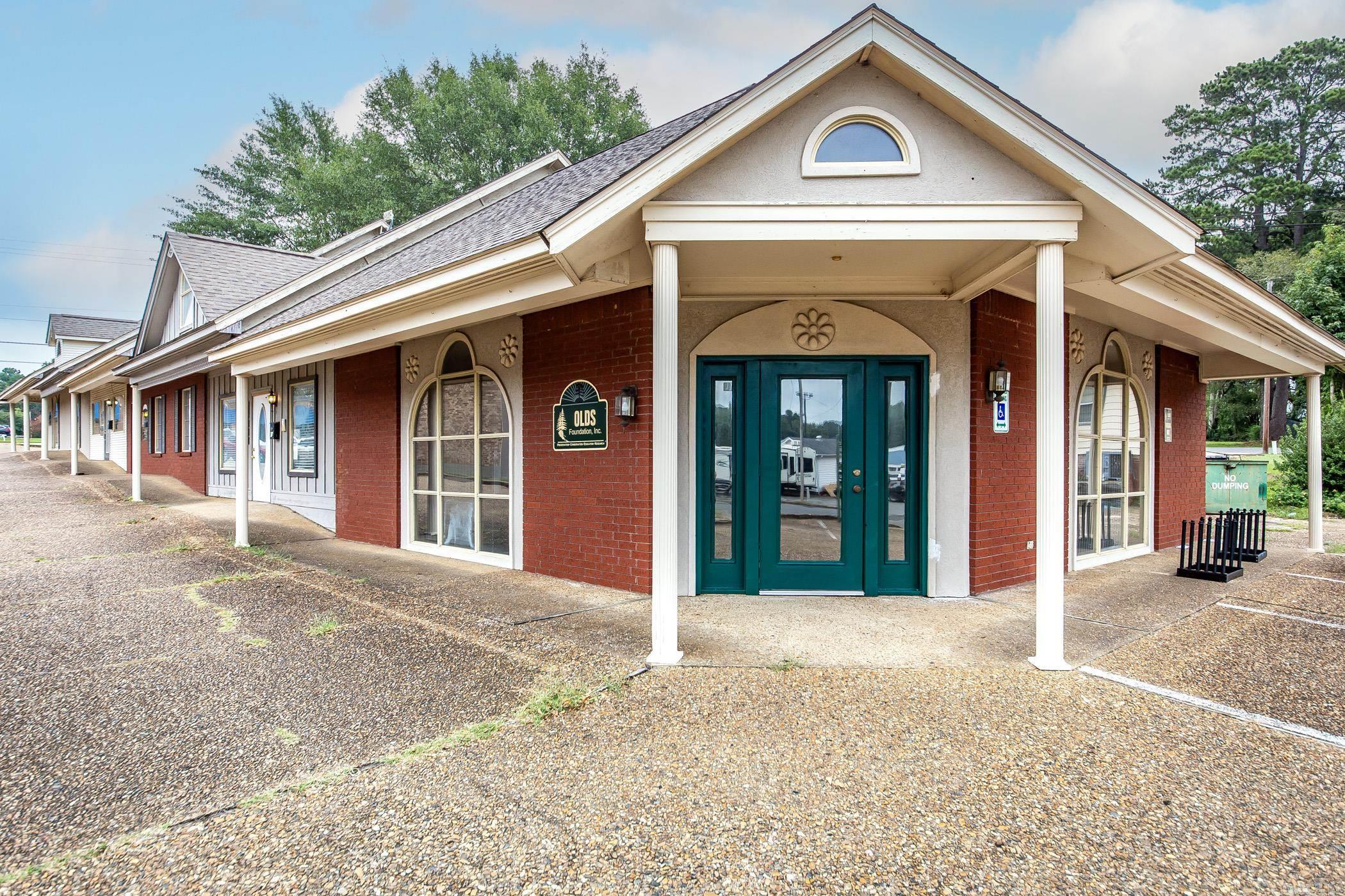 HILLS REPLAT OF TWIN OAKS ADDN - Commercial Sale