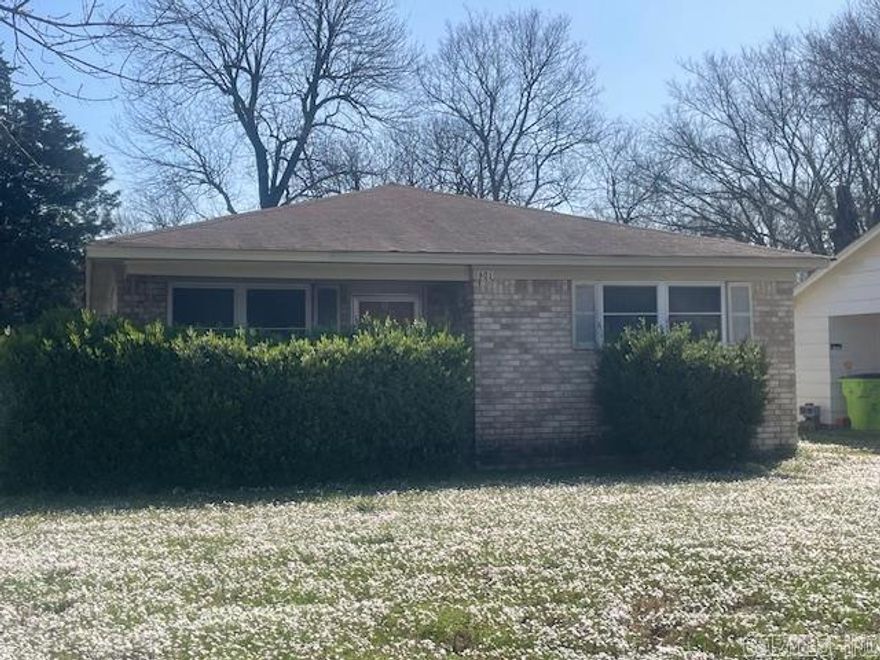 This is a great little house as a starter, or start out a family.  Even a great retirement house.  A spacious yard  and sits on a corner lot.  Take advantage and make it yours today.