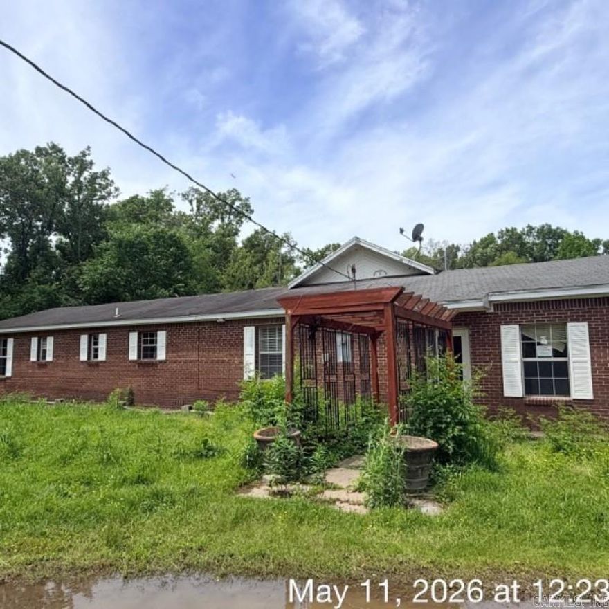 Large home on 2 acres mol. This home features a large living room, bonus room with wet bar, large main bathroom with soaker tub and a 3-bay garage. There is a lot of potential in this home! Agents read confidential remarks.