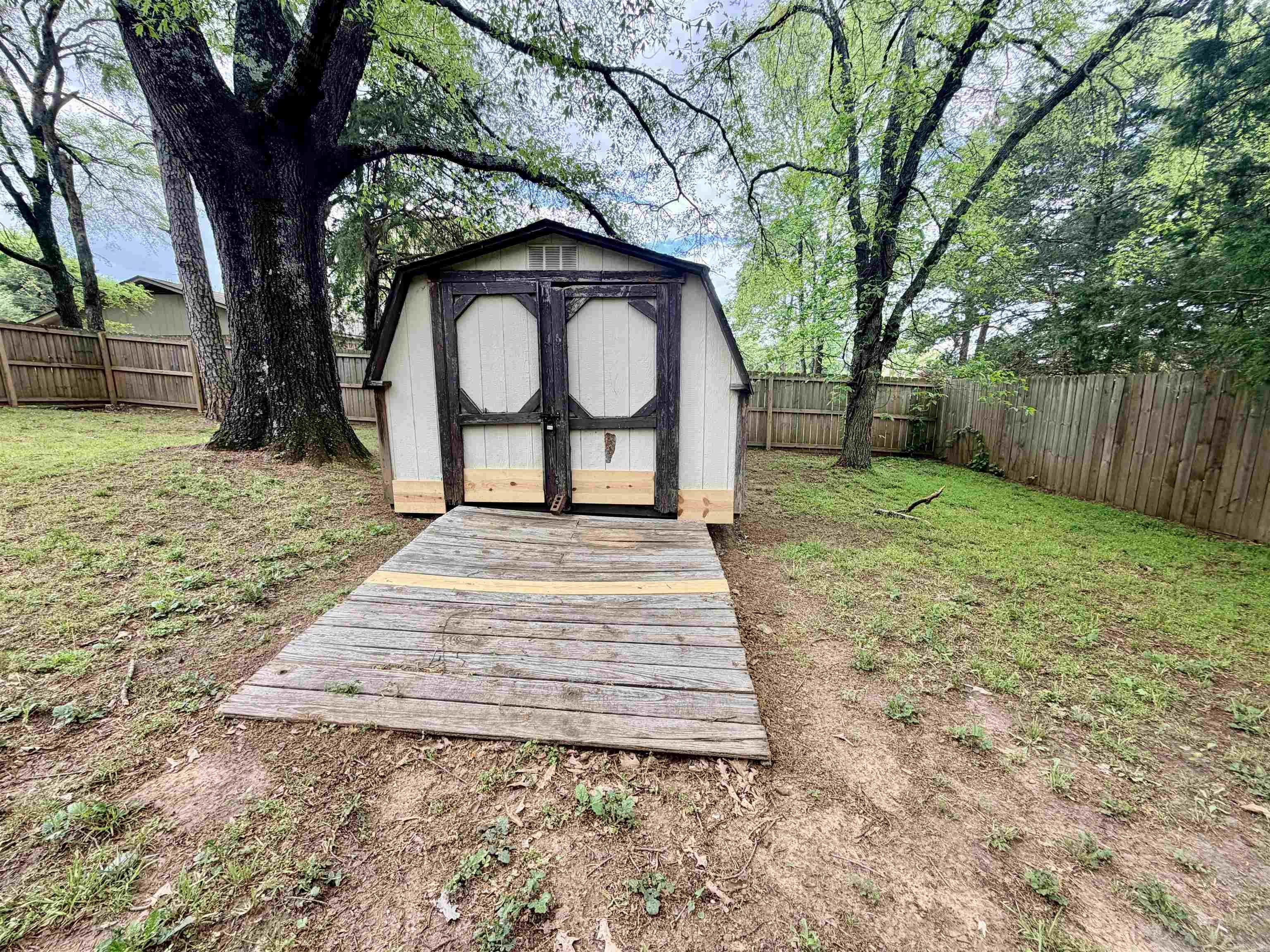 RAY LEE JR 4TH SUB DIV - Residential