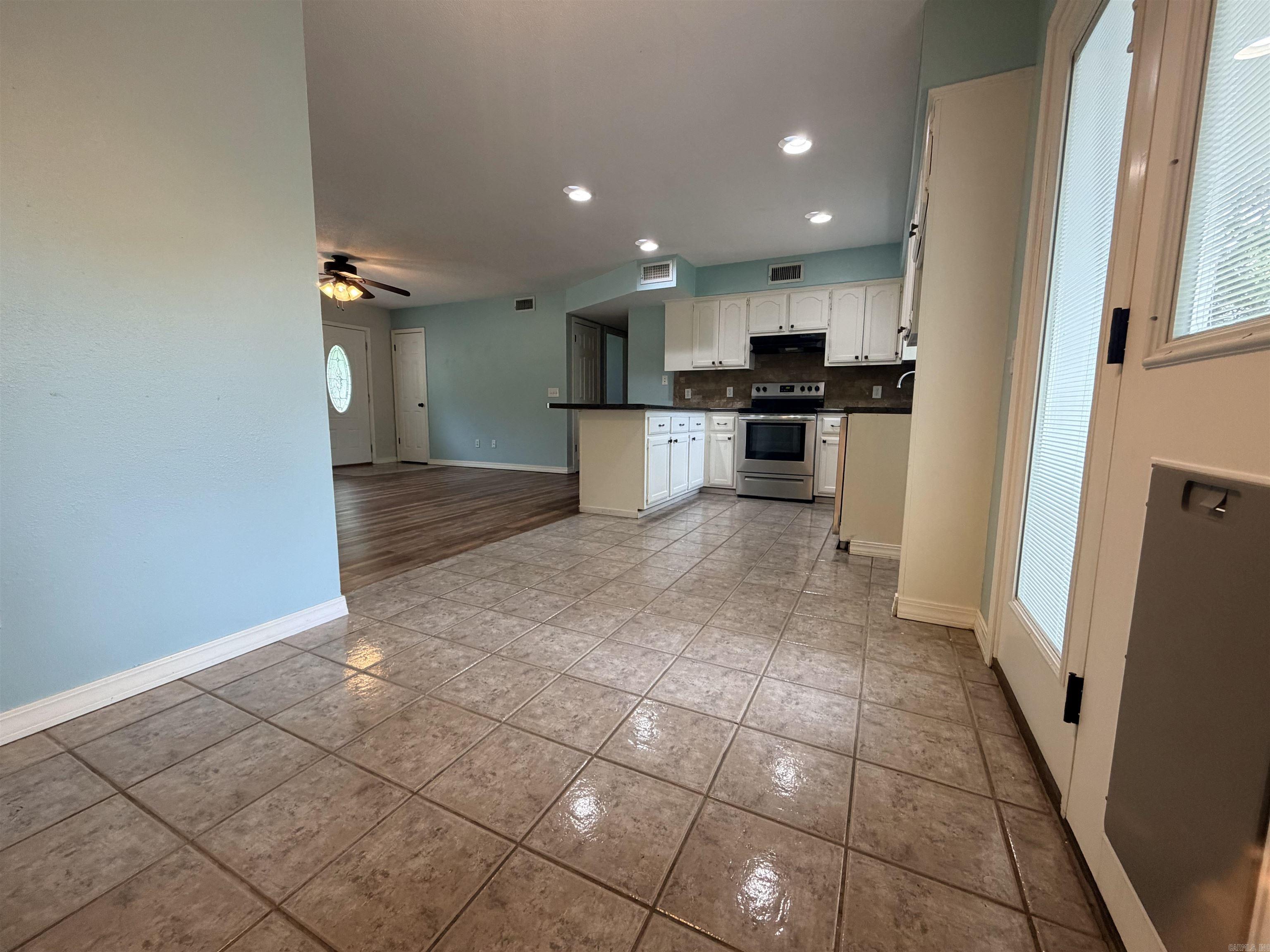 RAY LEE JR 4TH SUB DIV - Residential