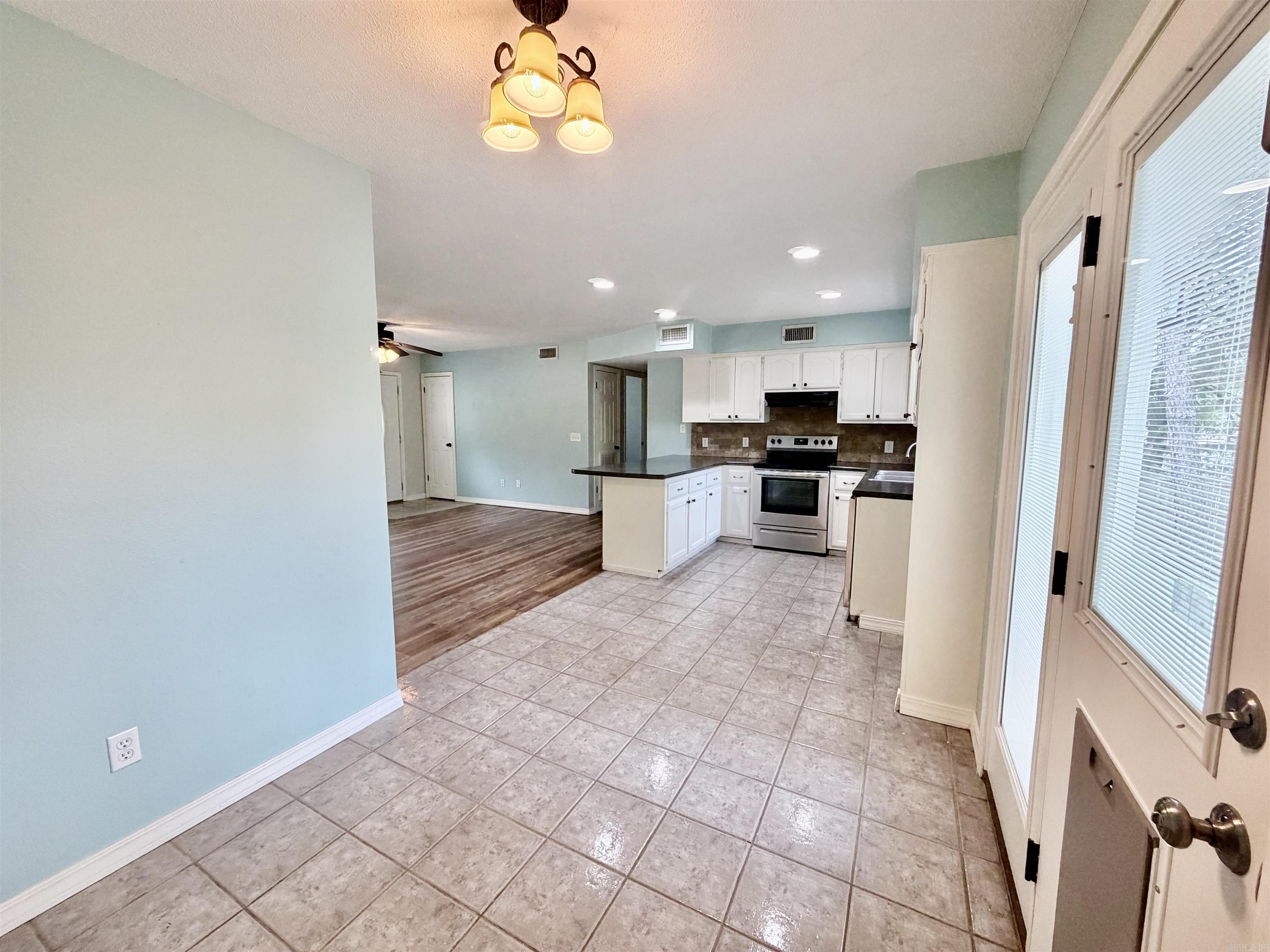 RAY LEE JR 4TH SUB DIV - Residential