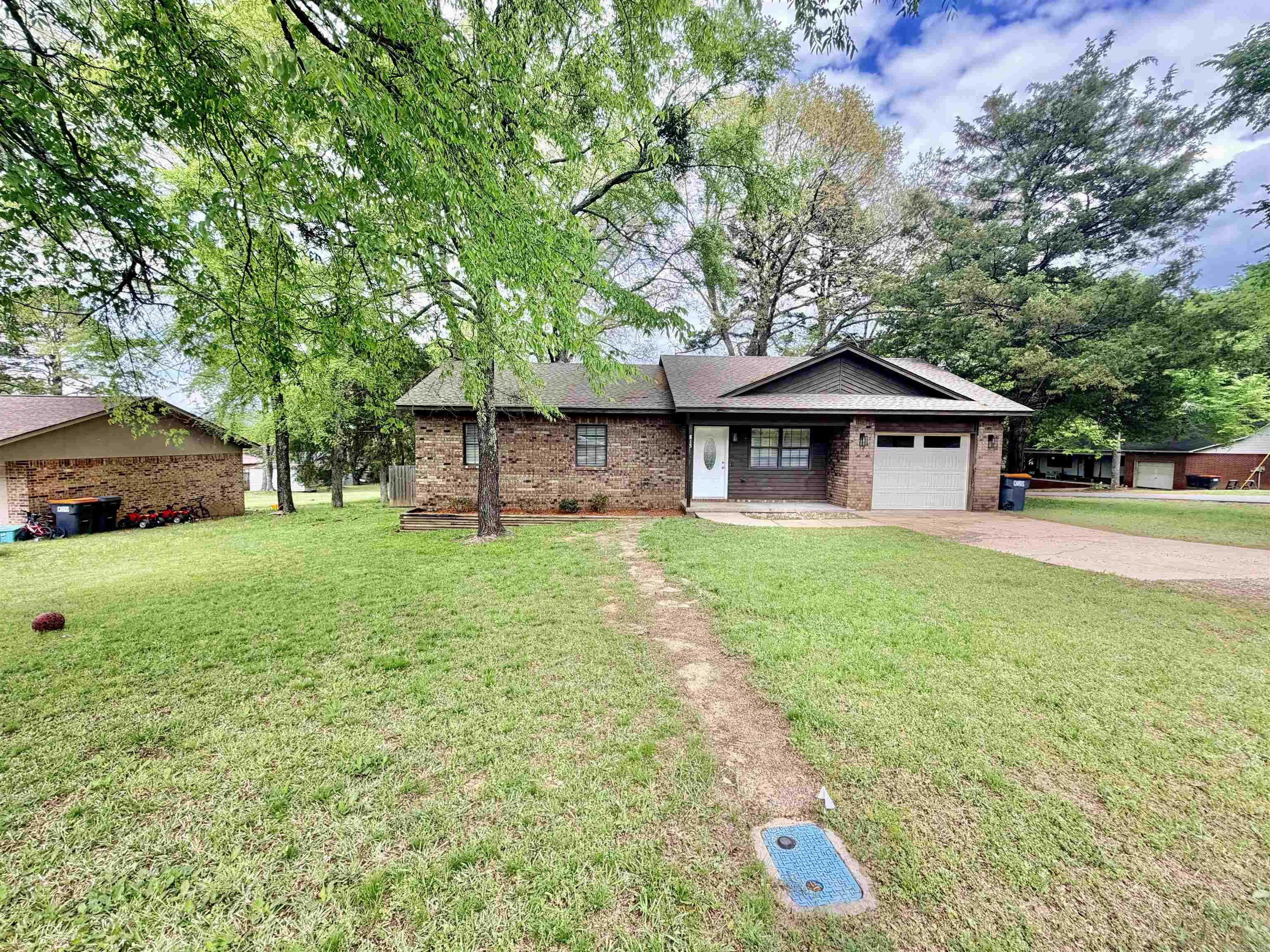 RAY LEE JR 4TH SUB DIV - Residential