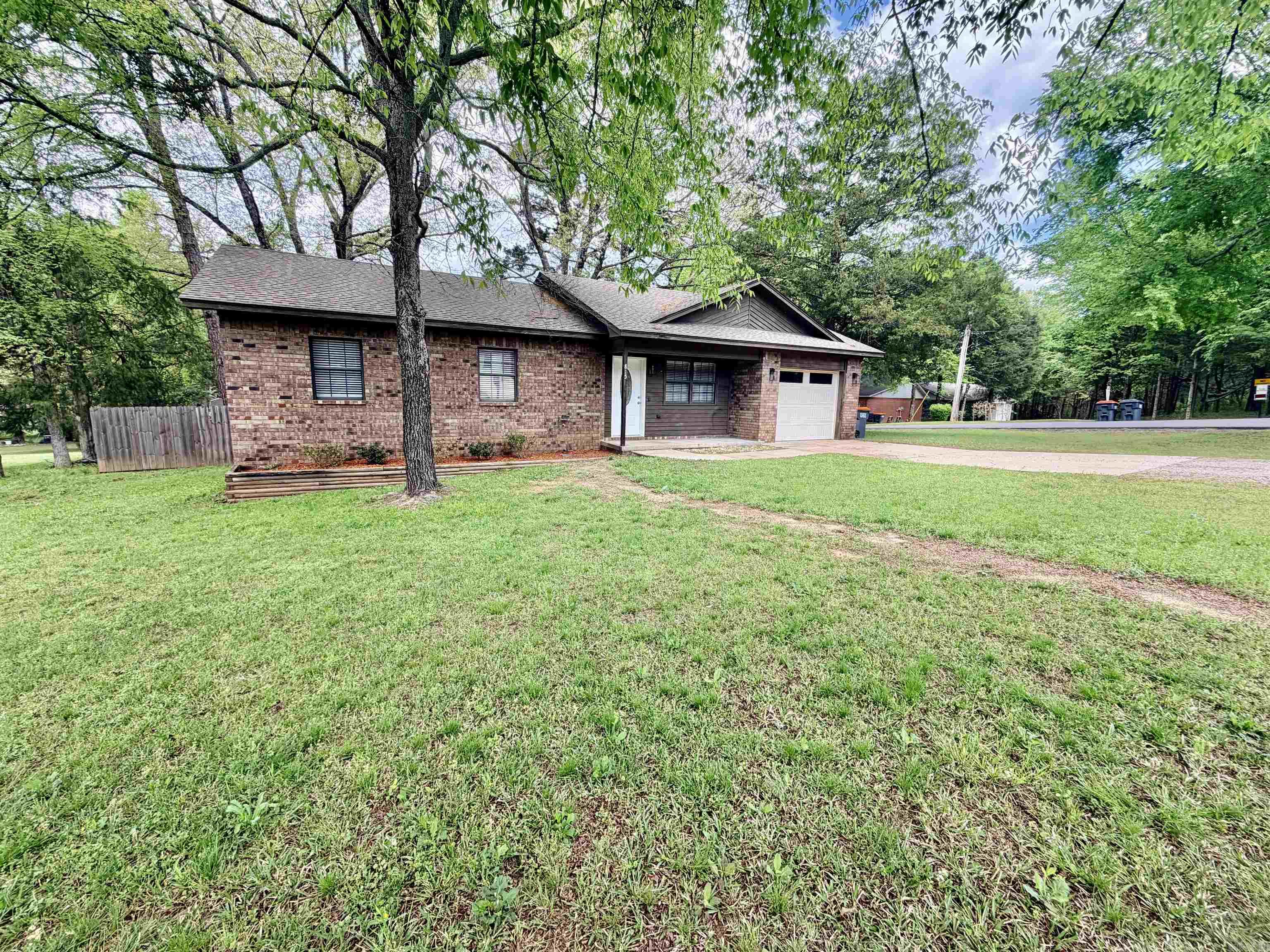 RAY LEE JR 4TH SUB DIV - Residential