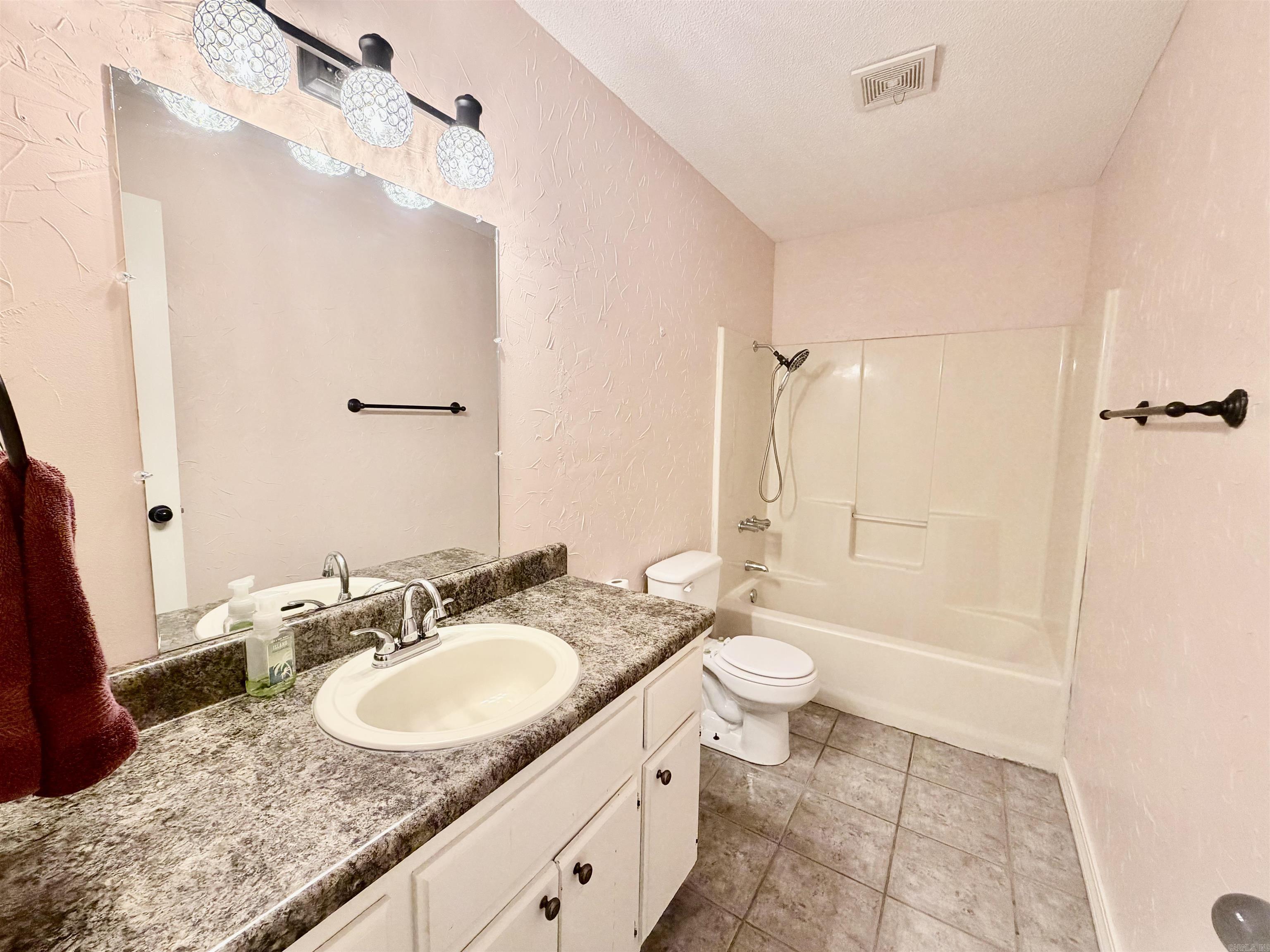 RAY LEE JR 4TH SUB DIV - Residential