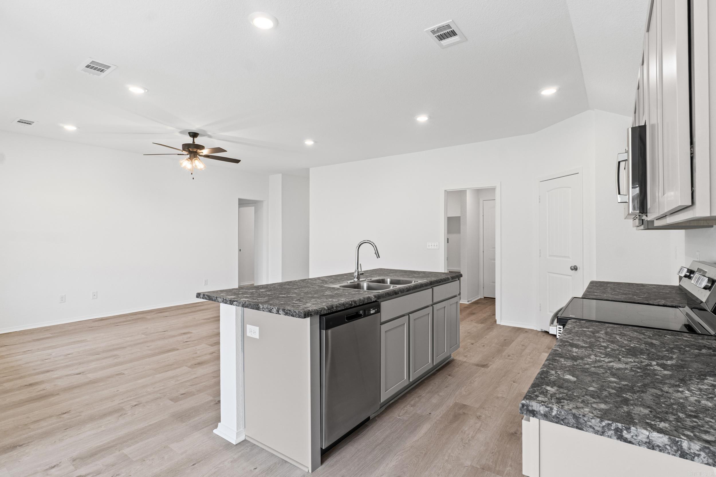 SOUTHFORK RANCH S/D PH I - Residential