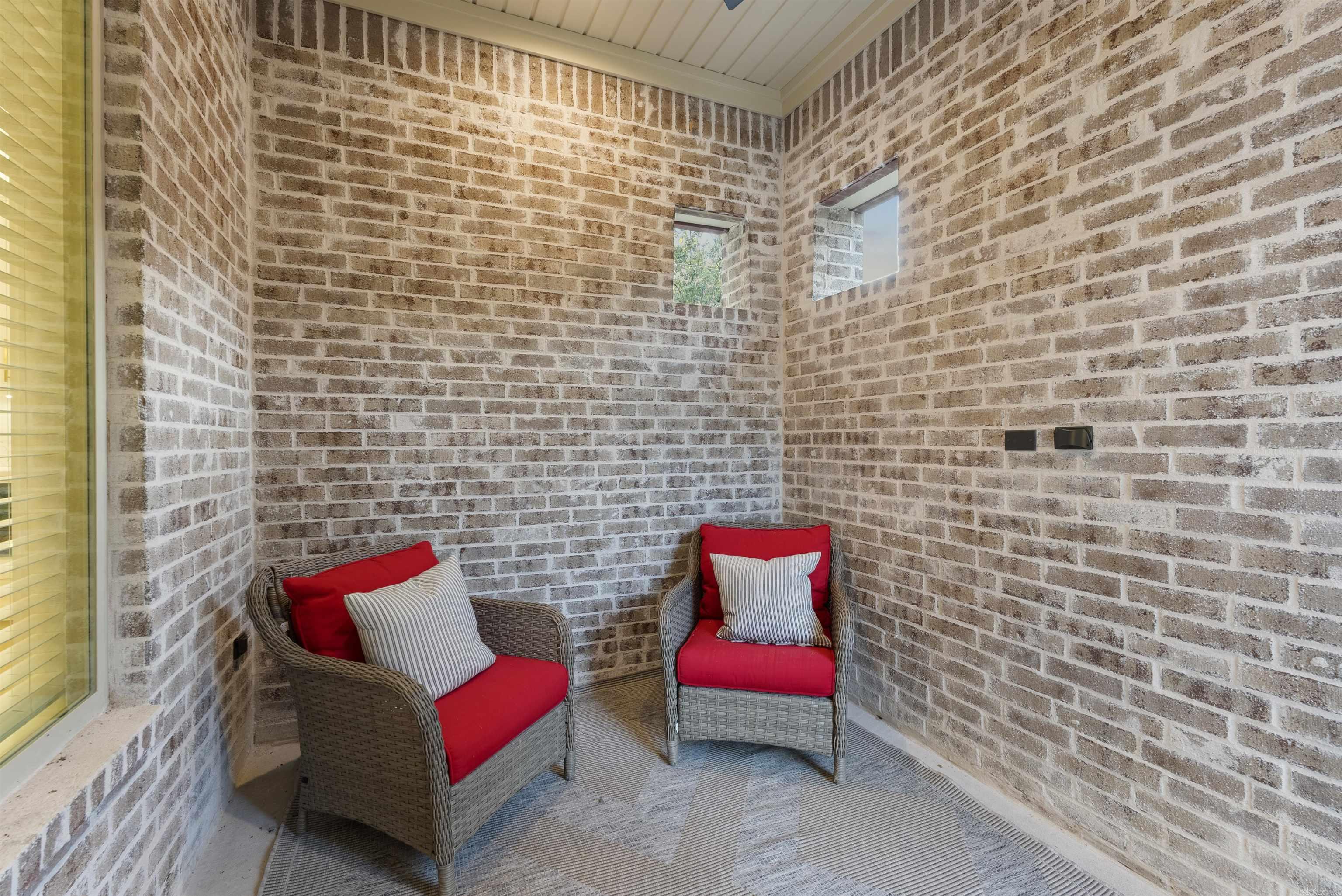 MERGERON COURT - Residential