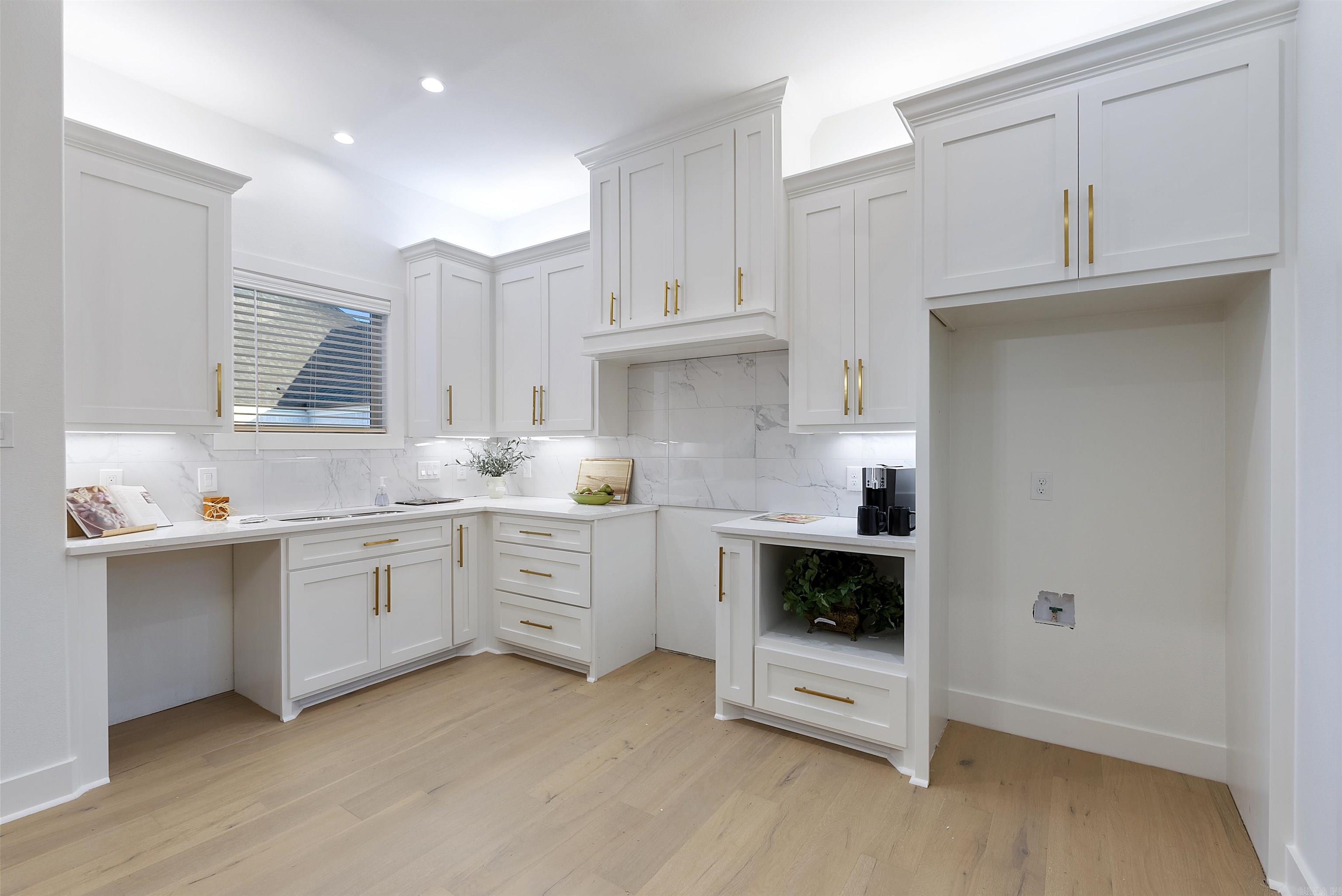 MERGERON COURT - Residential