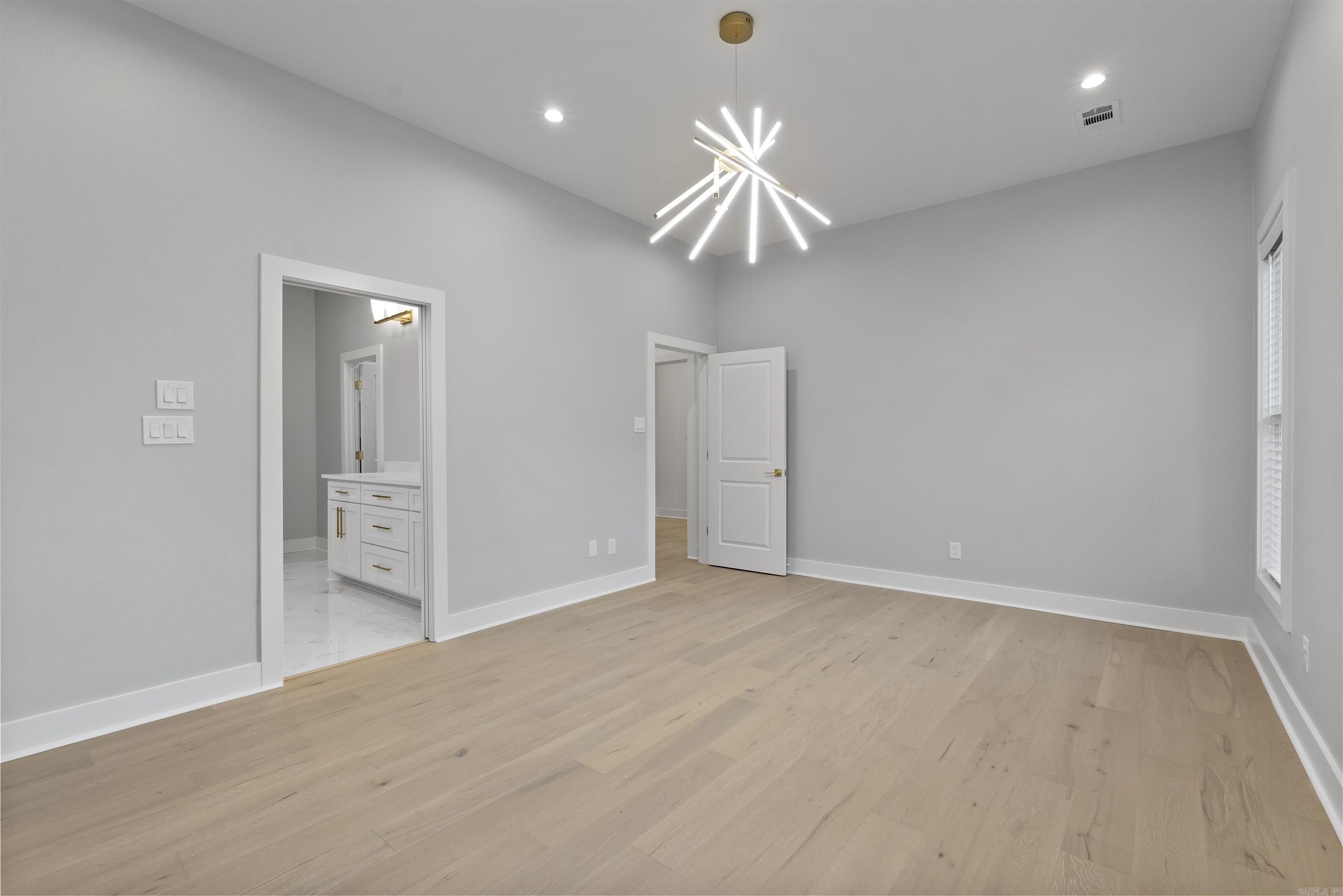 MERGERON COURT - Residential