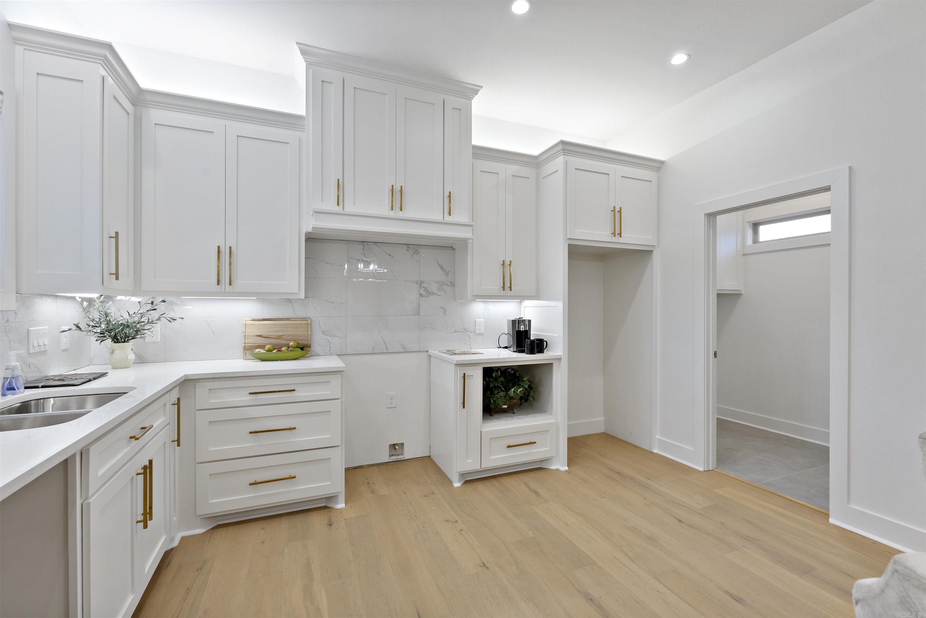 MERGERON COURT - Residential