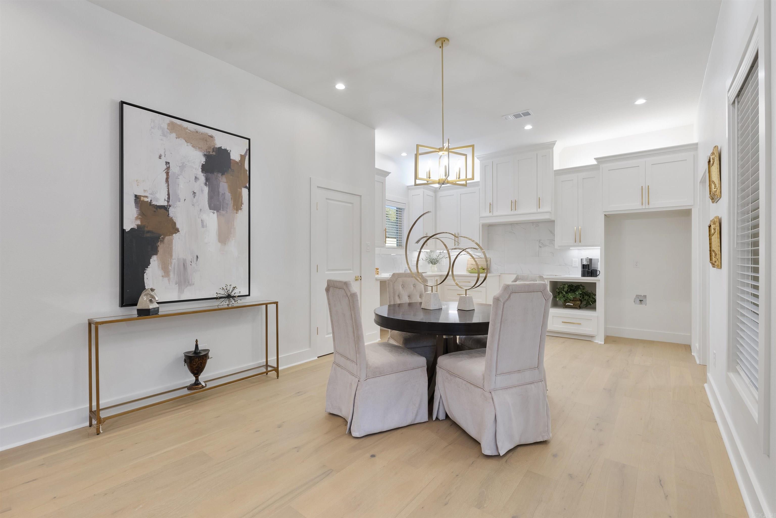 MERGERON COURT - Residential