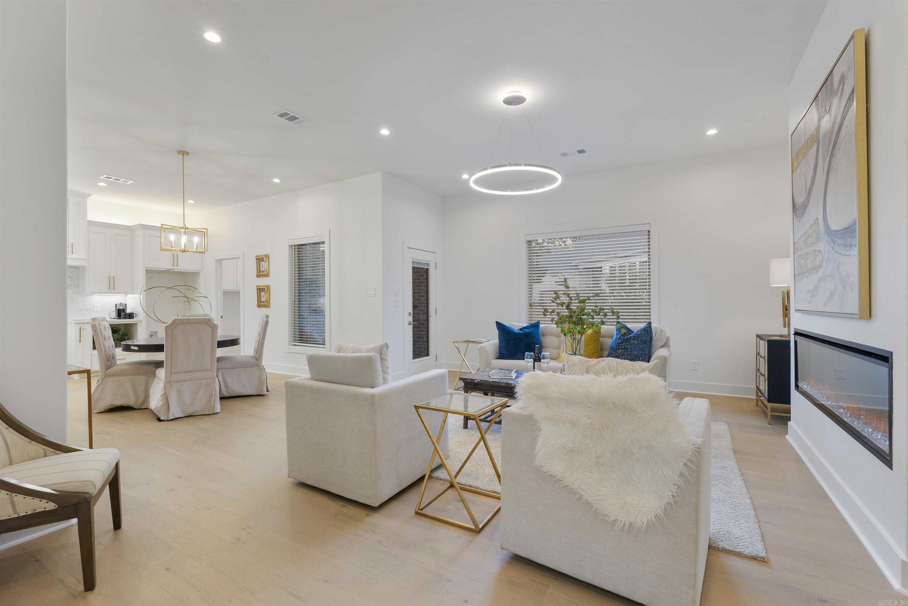 MERGERON COURT - Residential