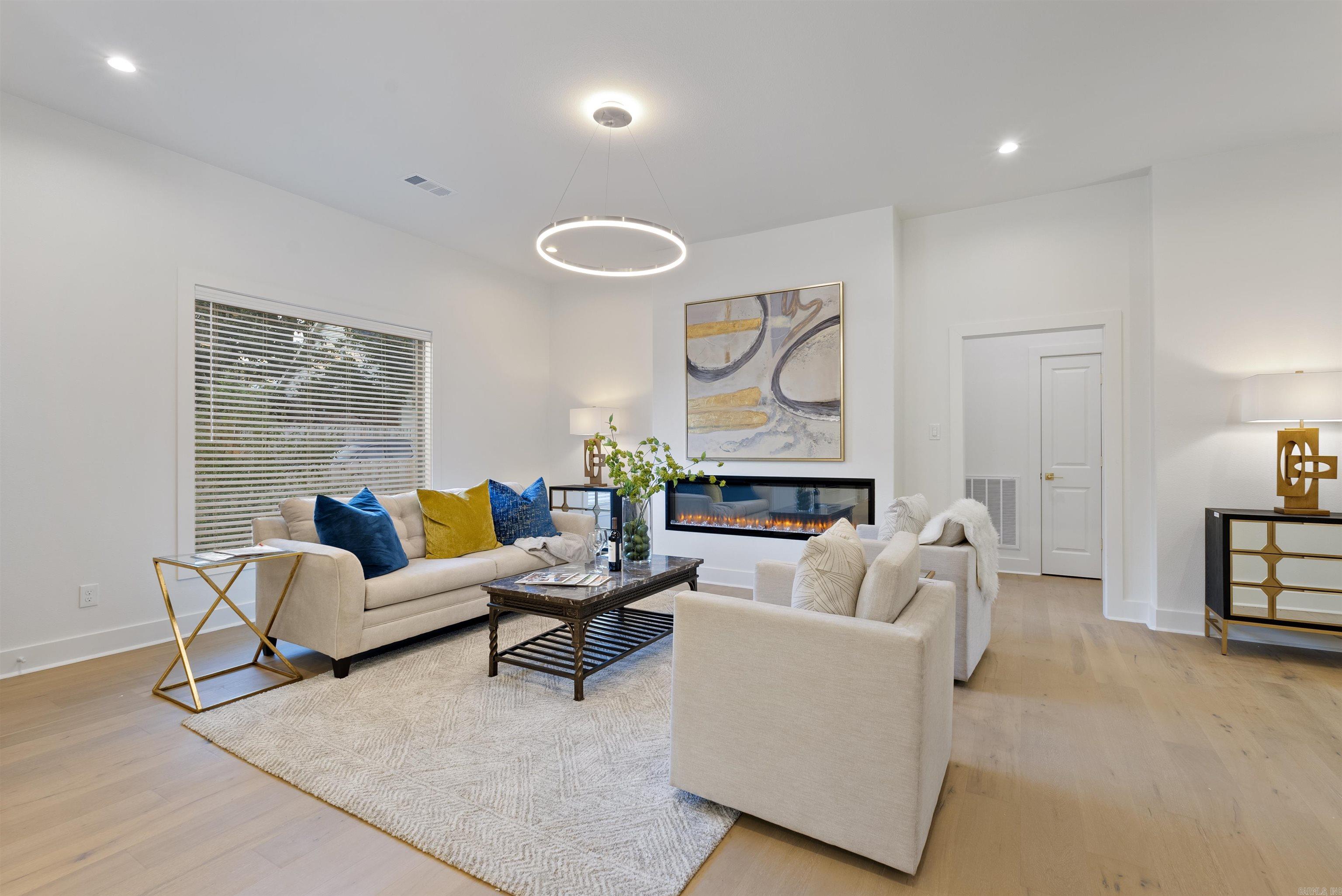 MERGERON COURT - Residential