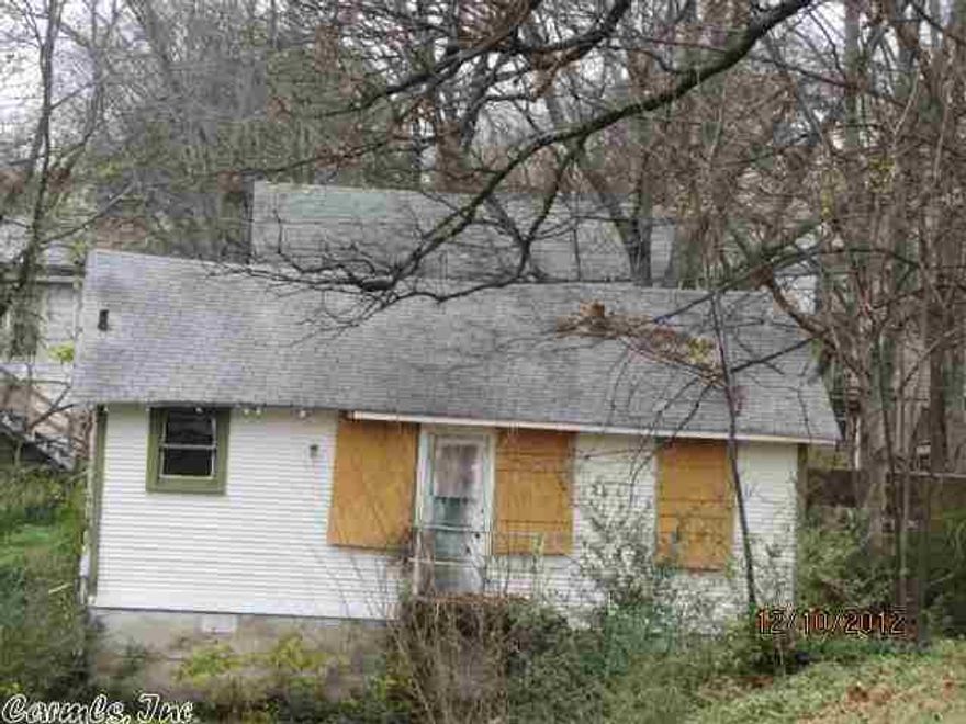 Looking for a Investor!! Home to be sold AS-IS.  This property is in walking distance of Arkansas School of the Blind and the State Capitol.  To be sold with the 212 S. Park St.