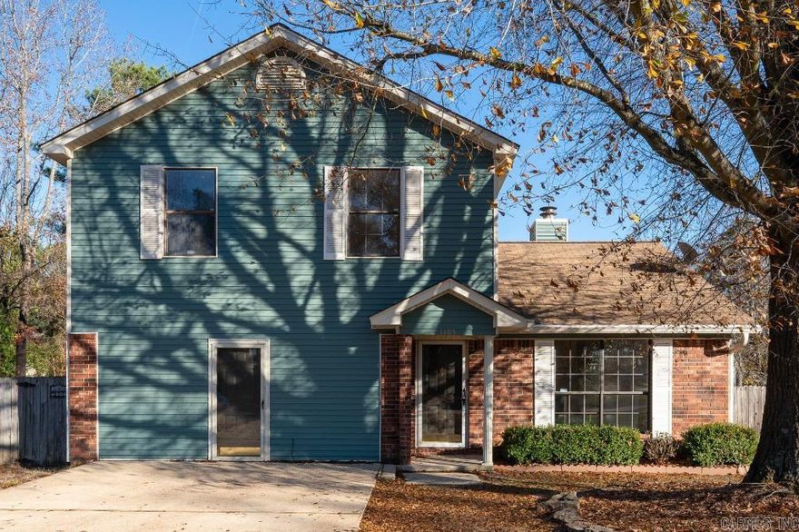 FANTASTIC 3 BED (ALL UP) 2.5 BATH (2 UP .5 DOWN). THIS HOME FEATURES NEW STAINLESS APPLIANCES, FRESH NEUTRAL PAINT, NEW LVT THROUGHOUT, NEW CARPET AND MUCH MORE. SUPER CLEAN AND MOVE IN READY