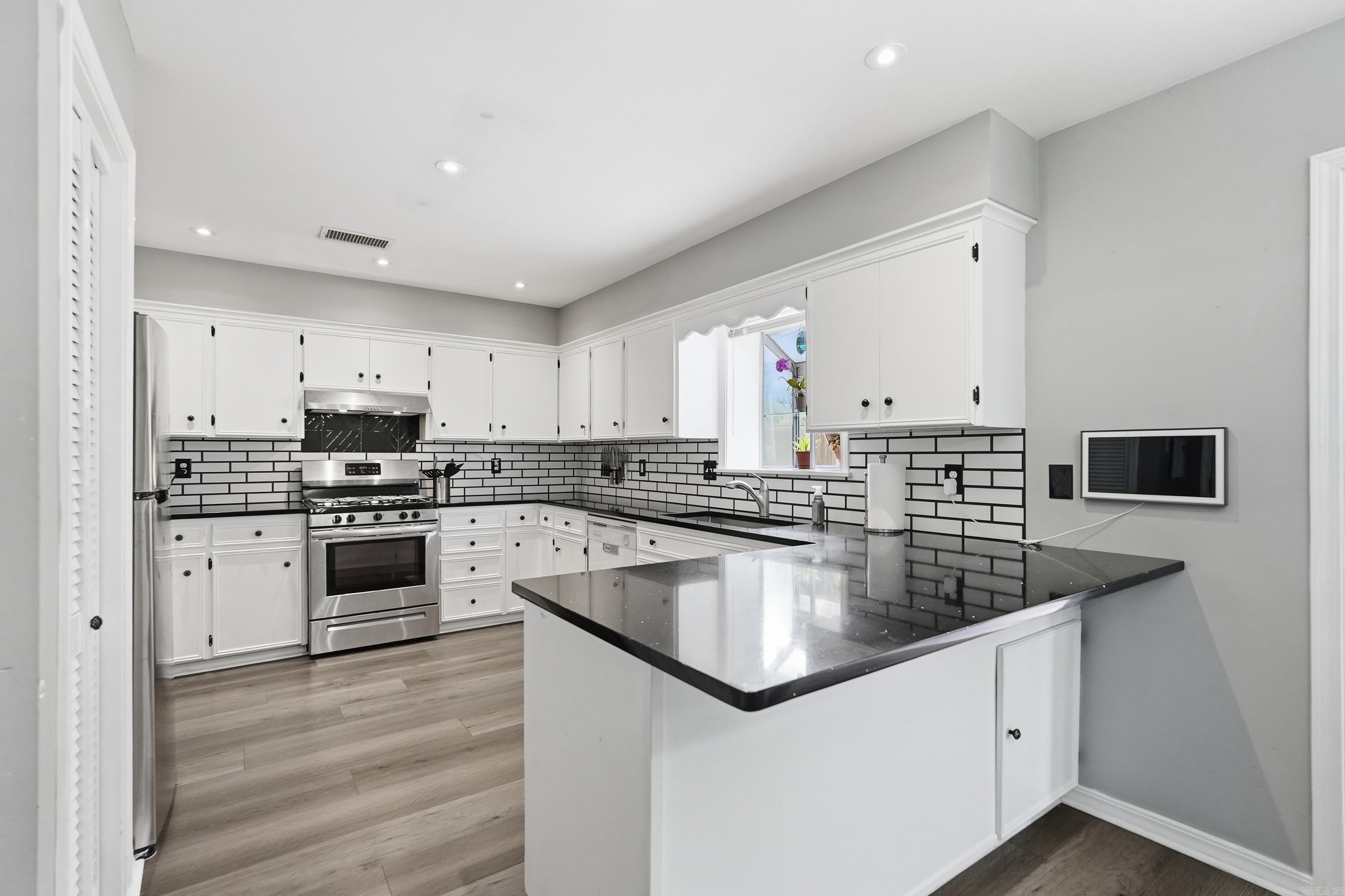 NORTH POINTE ADDN - Residential