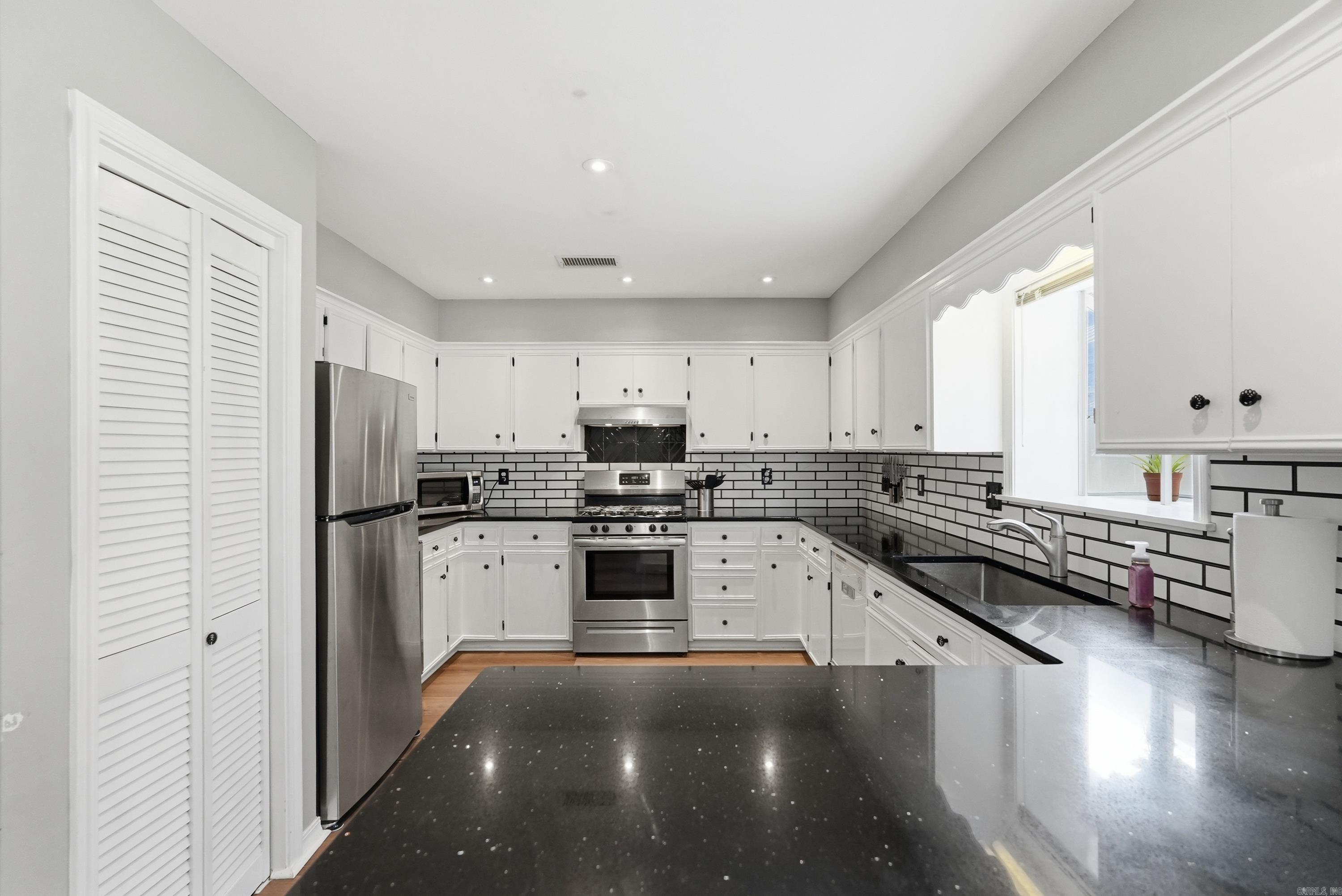 NORTH POINTE ADDN - Residential