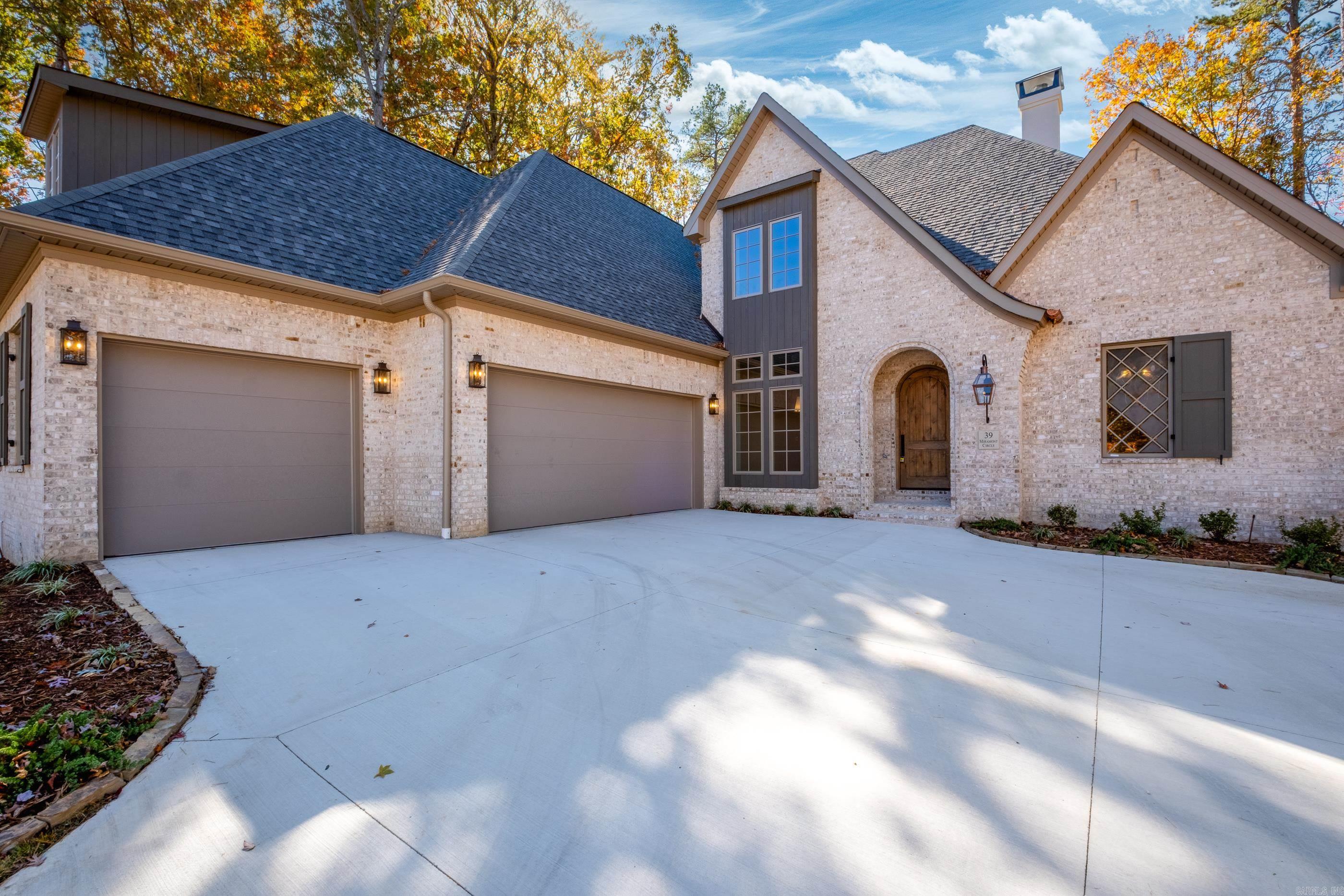 CHENAL VALLEY "MIRAMONT CIRCLE" - Residential