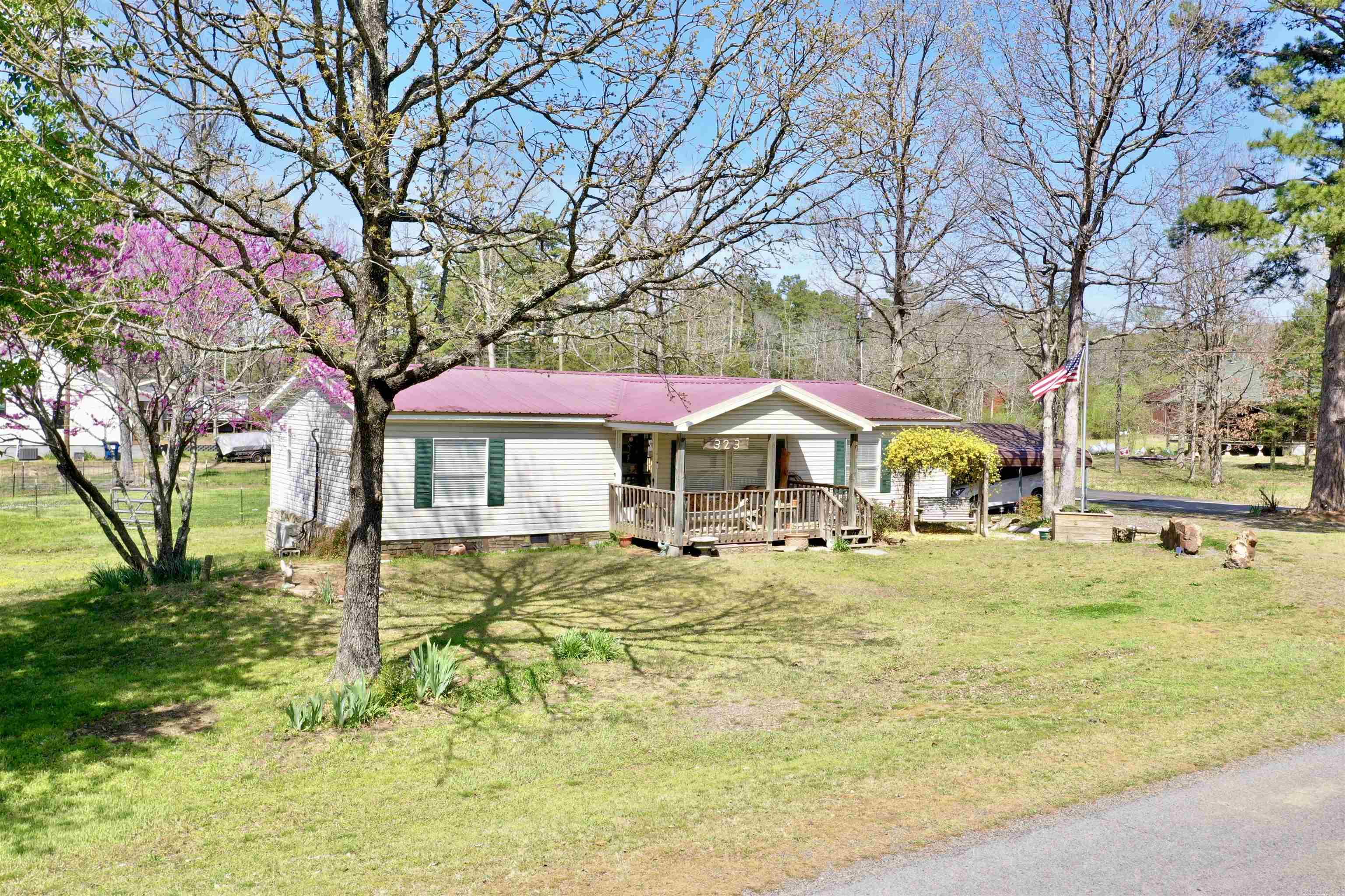 This 3-bedroom, 2-bathroom mobile home is perfect for a getaway, vacation rental, or full-time residence, located just outside Sugar Loaf Recreational Area and Marina on Greers Ferry Lake. With 1,352 sq. ft. of space, it features covered front and back porches, a fenced backyard, a covered carport, and a storage buildingāideal for storing your lake toys. Lots of natural light shines in on the freshly painted walls for that clean and bright feel. Bring the family and enjoy the perfect lakeside retreat!