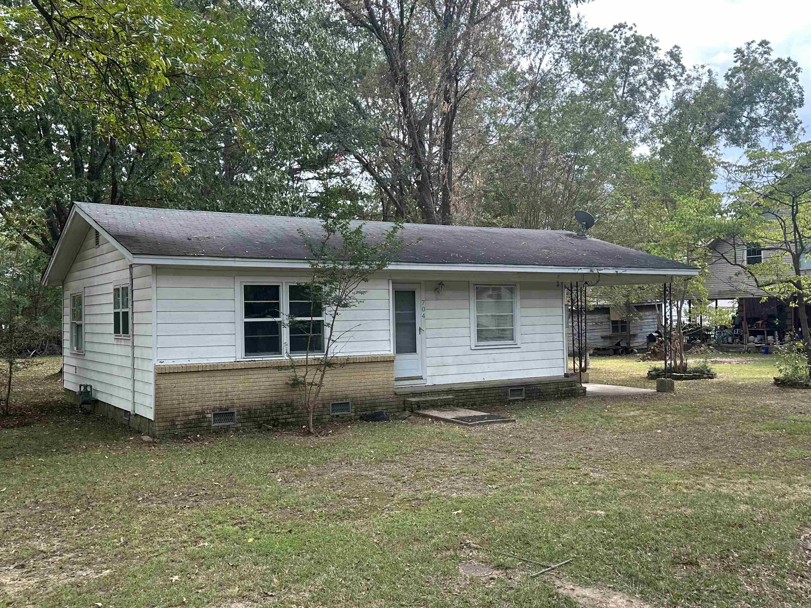 Investor special!! 2BR/1BA home on nearly half an acre with strong investment potential. Solid structure with great bones-perfect for the renovation or rental income. Prime location close to Hwy access, ASU- Beebe University, parks, shopping and more. Excellent opportunity to add value and maximize returns. *AGENTS PLEASE SEE REMARKS*