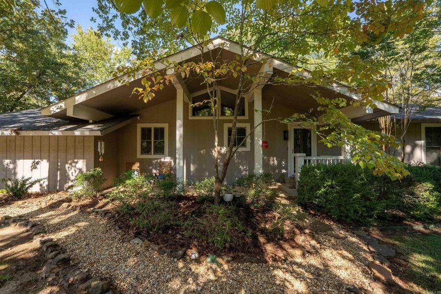 4-bedroom, 4-bath updated lakefront home on Eden Isle.  Mostly furnished.  The final purchase price included more property than was originally listed.