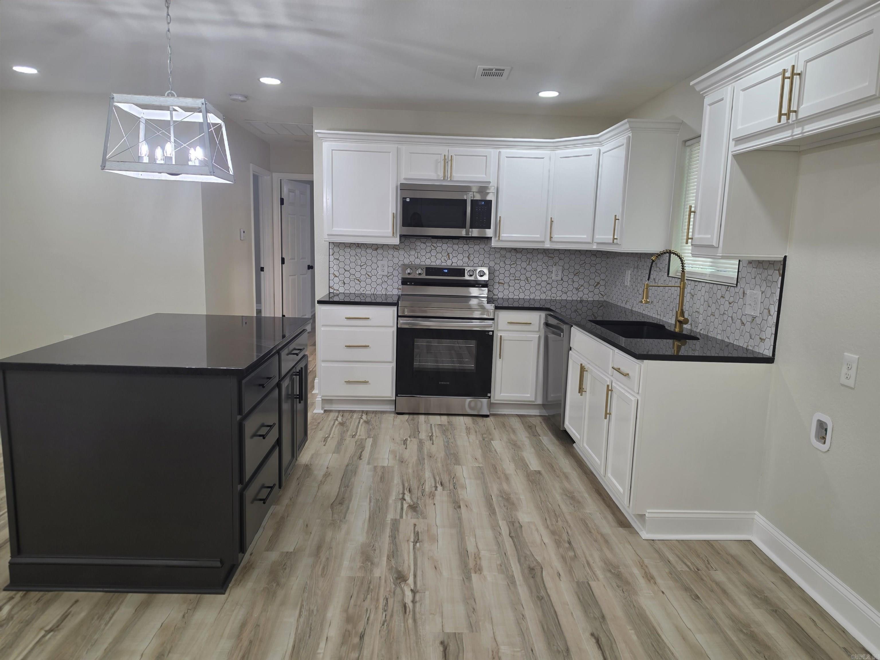 MEADOWCLIFF - Residential