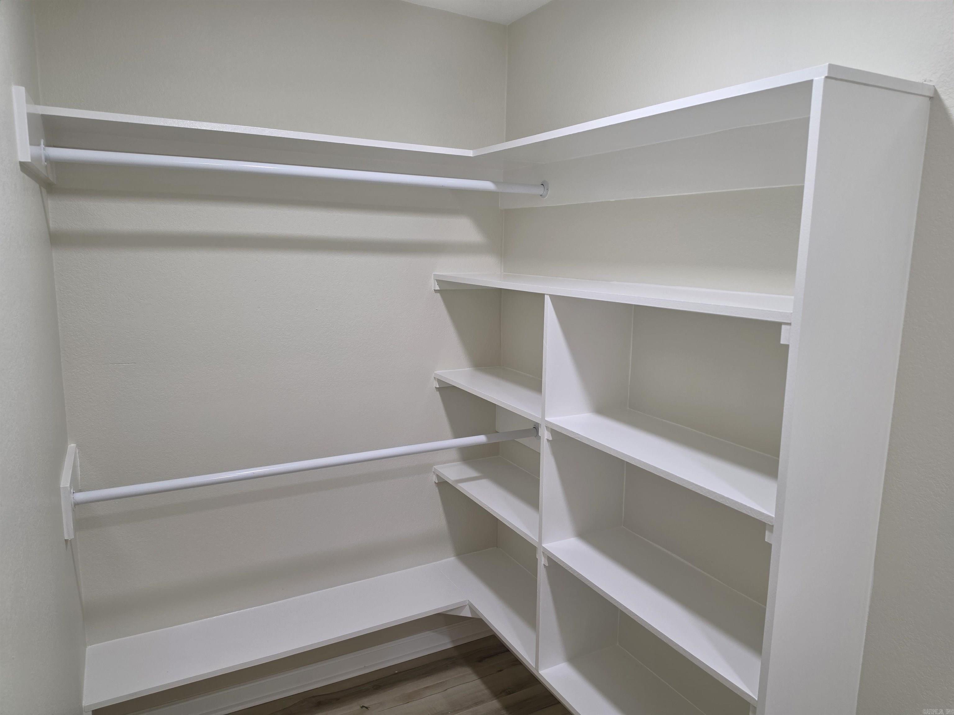 MEADOWCLIFF - Residential