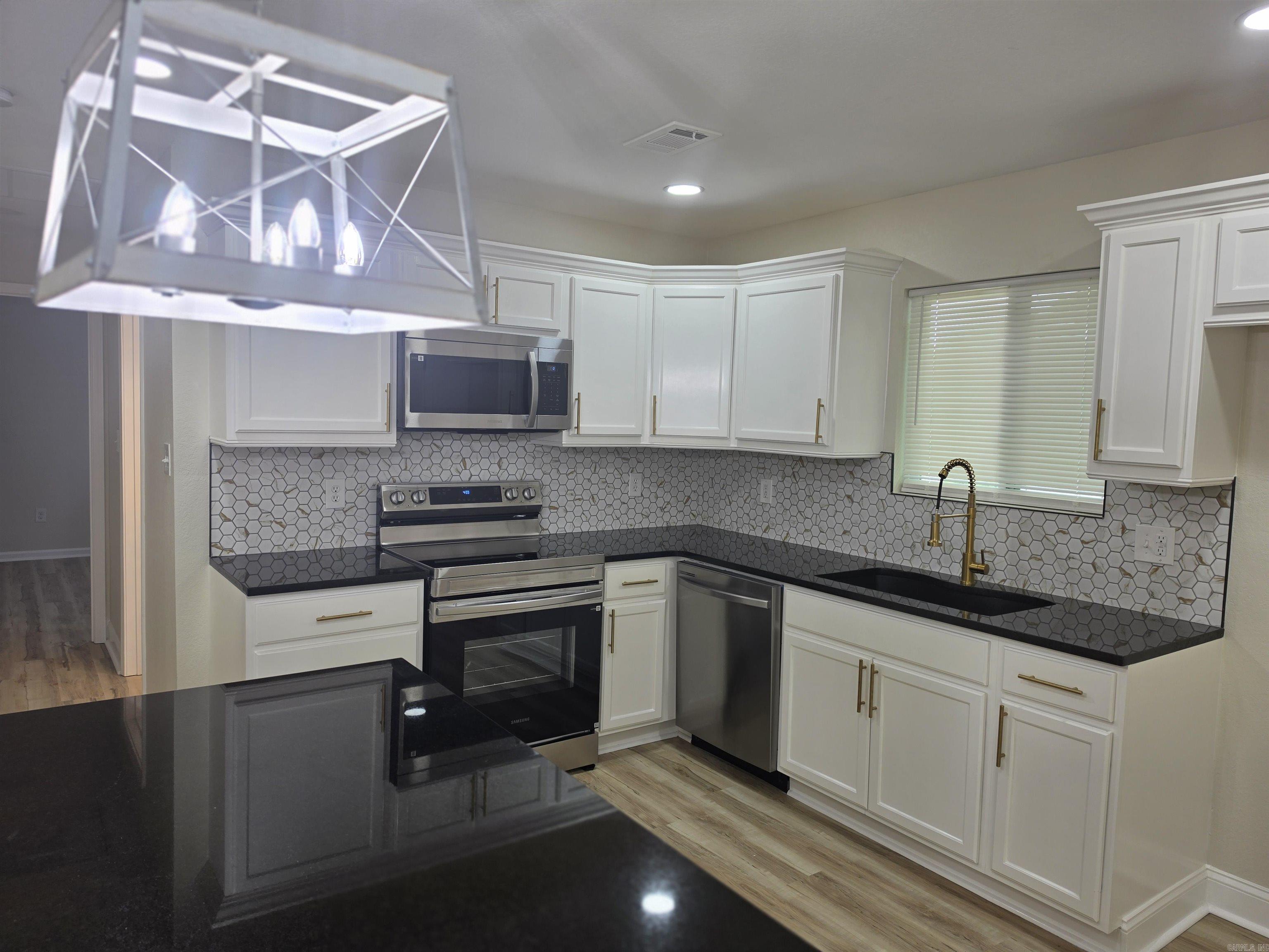 MEADOWCLIFF - Residential