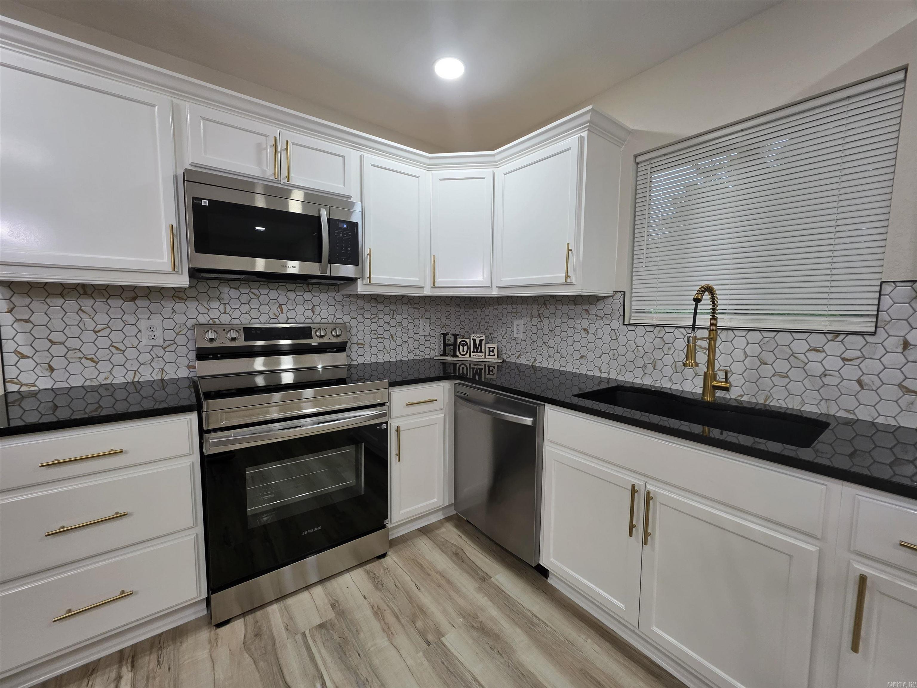 MEADOWCLIFF - Residential