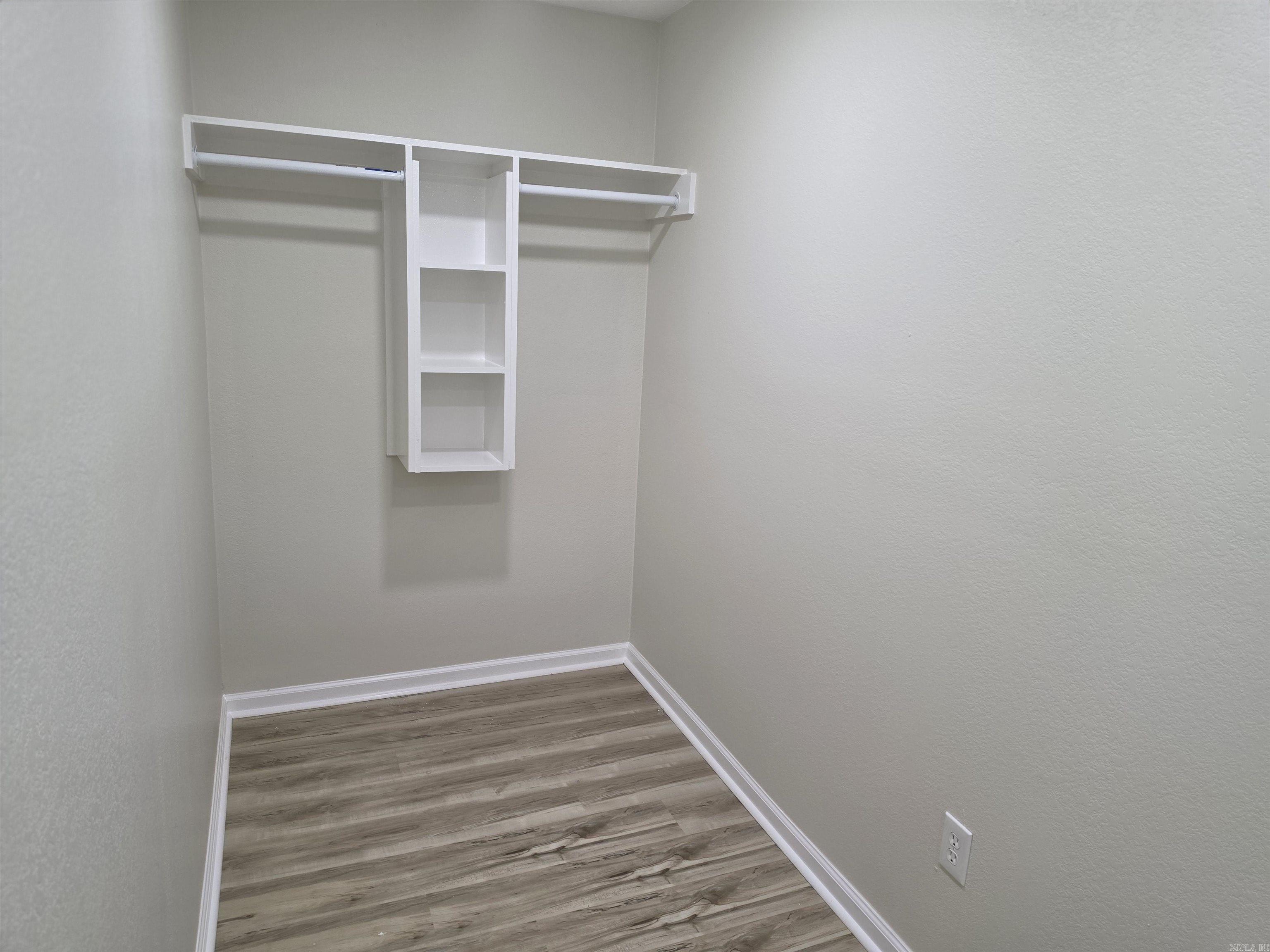 MEADOWCLIFF - Residential