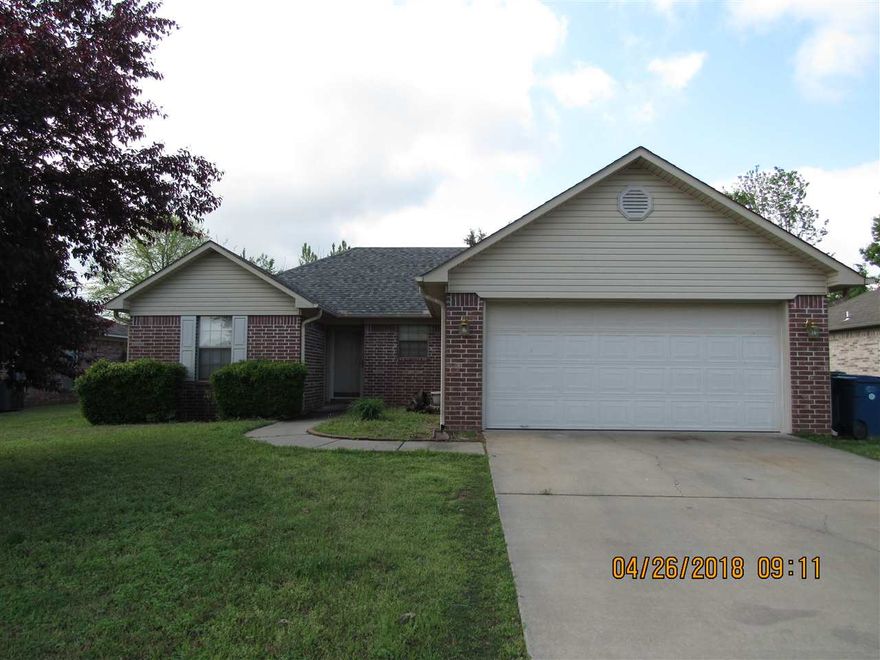 Well maintained 3 bedroom split plan home, freshly painted interior, tile in all wet areas, all kitchen appliances including refrigerator, separate laundry room with hook-ups, vaulted ceiling & laminate floors in living room, 2 inch blinds throughout, fully fenced yard with patio, 2 car garage. Absolutely no pets!