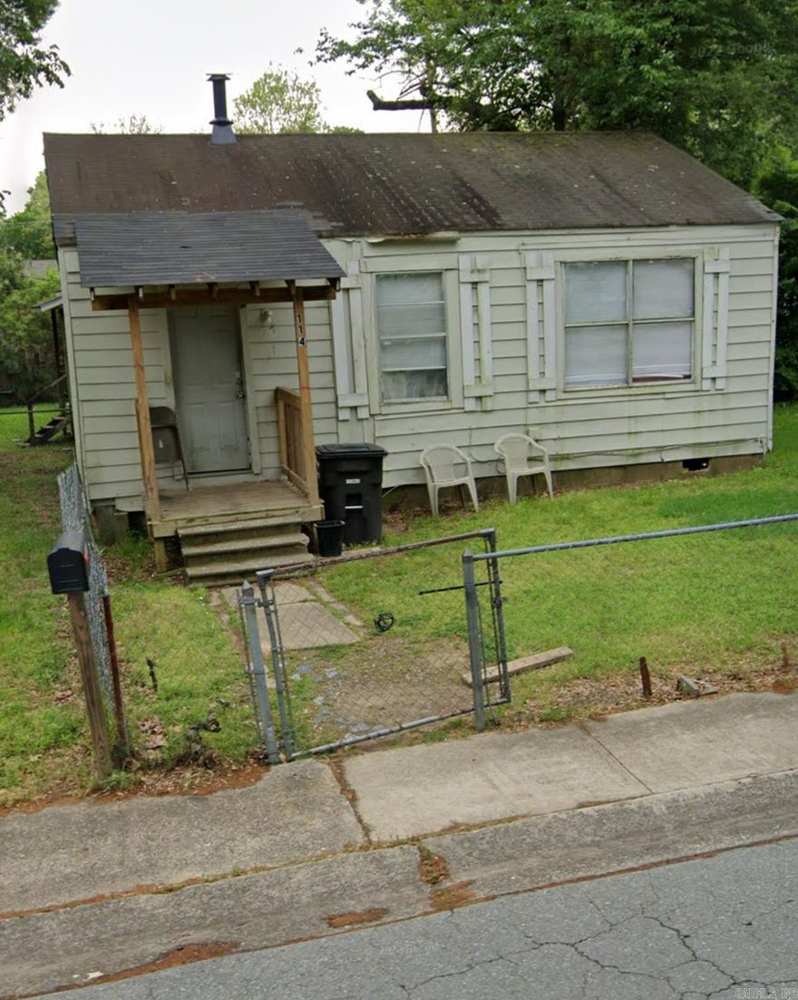 Investment Property 2/1 current month to month lease for $650 monthly.