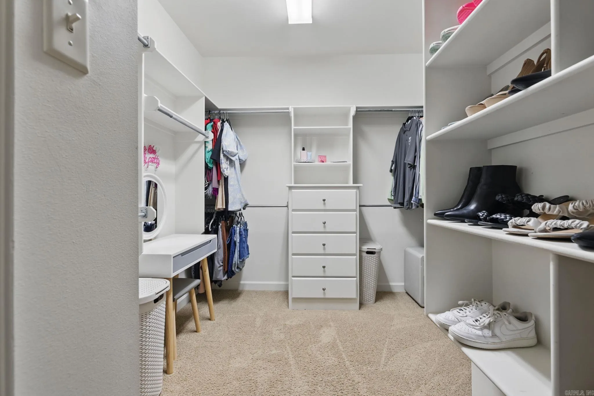 Little Rock, Arkansas 72223, United States, 4 Bedrooms Bedrooms, ,3 BathroomsBathrooms,Residential,Pending,128439