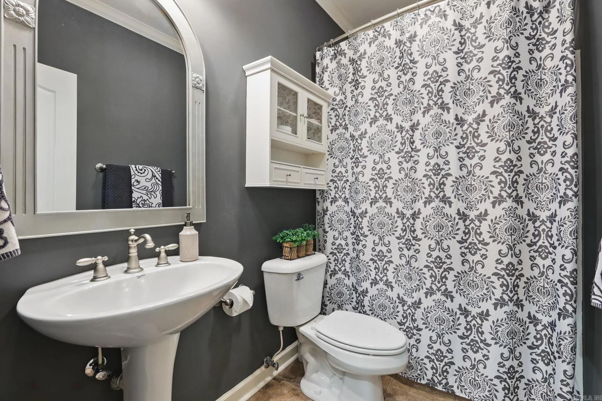 Little Rock, Arkansas 72223, United States, 4 Bedrooms Bedrooms, ,3 BathroomsBathrooms,Residential,Pending,128439