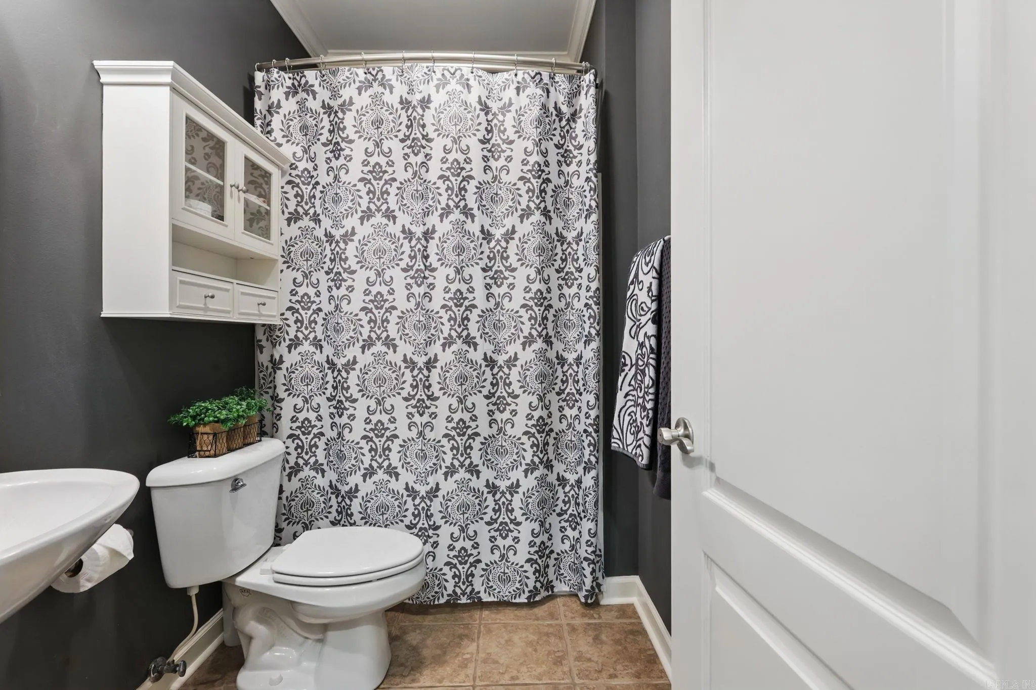 Little Rock, Arkansas 72223, United States, 4 Bedrooms Bedrooms, ,3 BathroomsBathrooms,Residential,Pending,128439