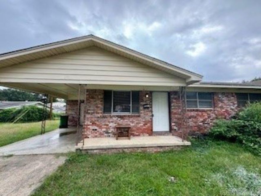 Both units 2 bedroom ,1 bath ,living, dining, and carport. 321 is vacant. 323 occupied..Midtown location with easy access to downtown, west Little Rock and communities south of Little Rock. See agents remarks.