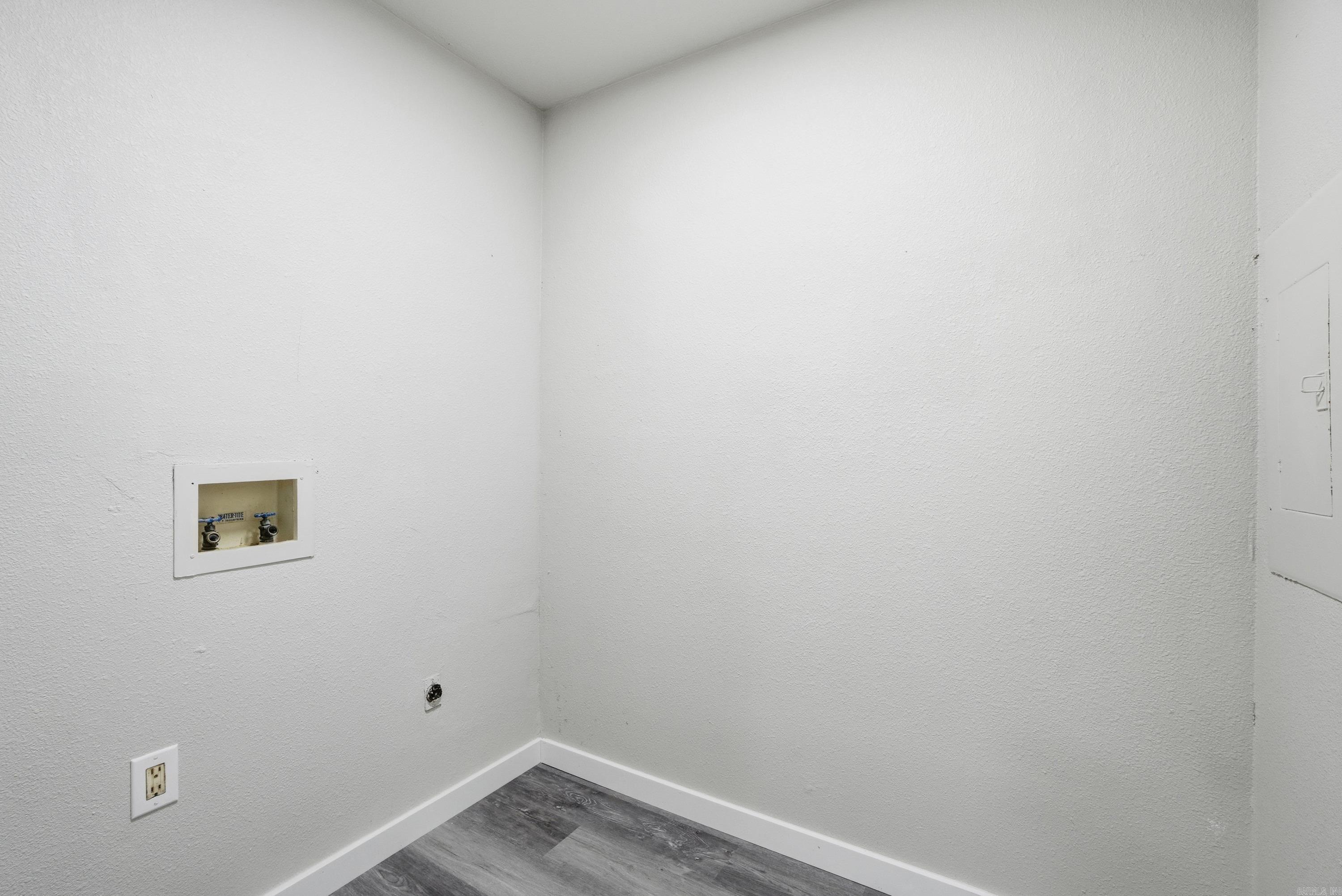 VALENCIA COURTS - Residential