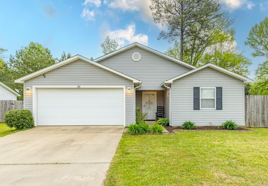 Beautiful home in Haskell, AR located in a quiet neighborhood. This house has been well taken care of by current owners. The open floor plan adds so much to the living area. Plenty of cabinet and counter space in the kitchen. The master bedroom has a large walk-in closet and double vanity. There is beautiful laminate flooring throughout the house except for the bathrooms which contain tile.