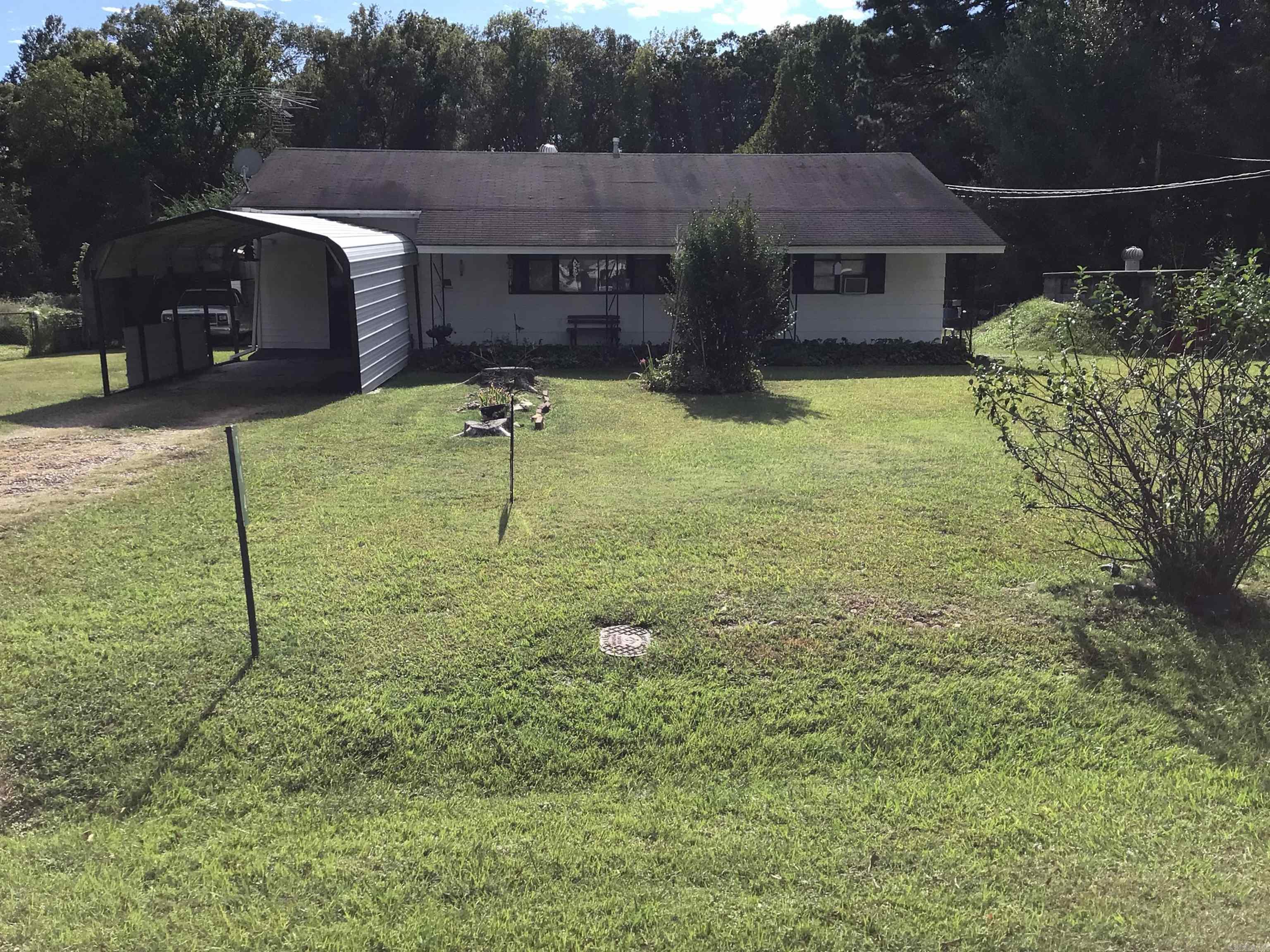 This is a Great Starter home in a nice quiet area of town. Good size Lot if wanted to add on ā¦