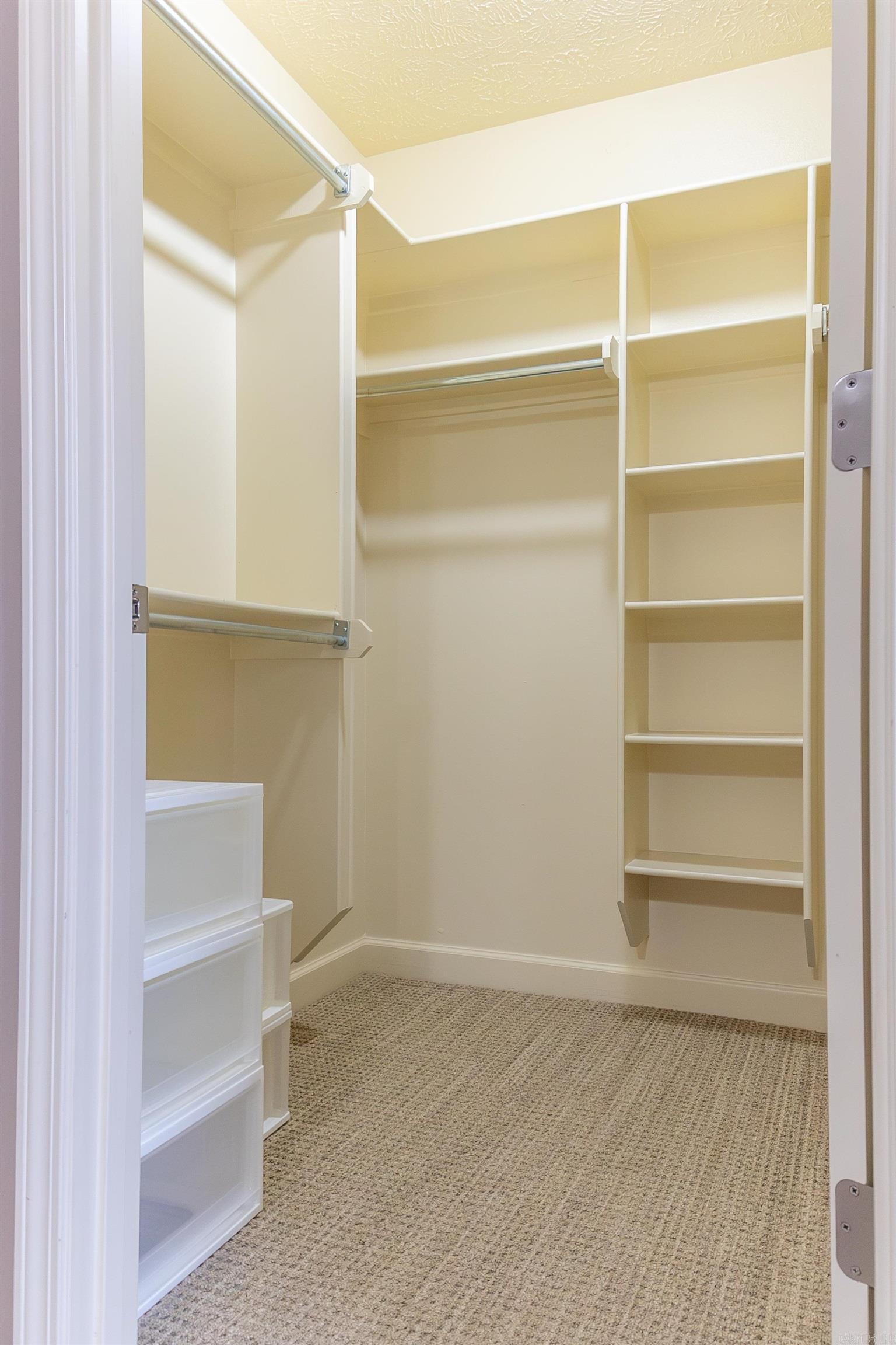 ROLLING HILLS - Residential