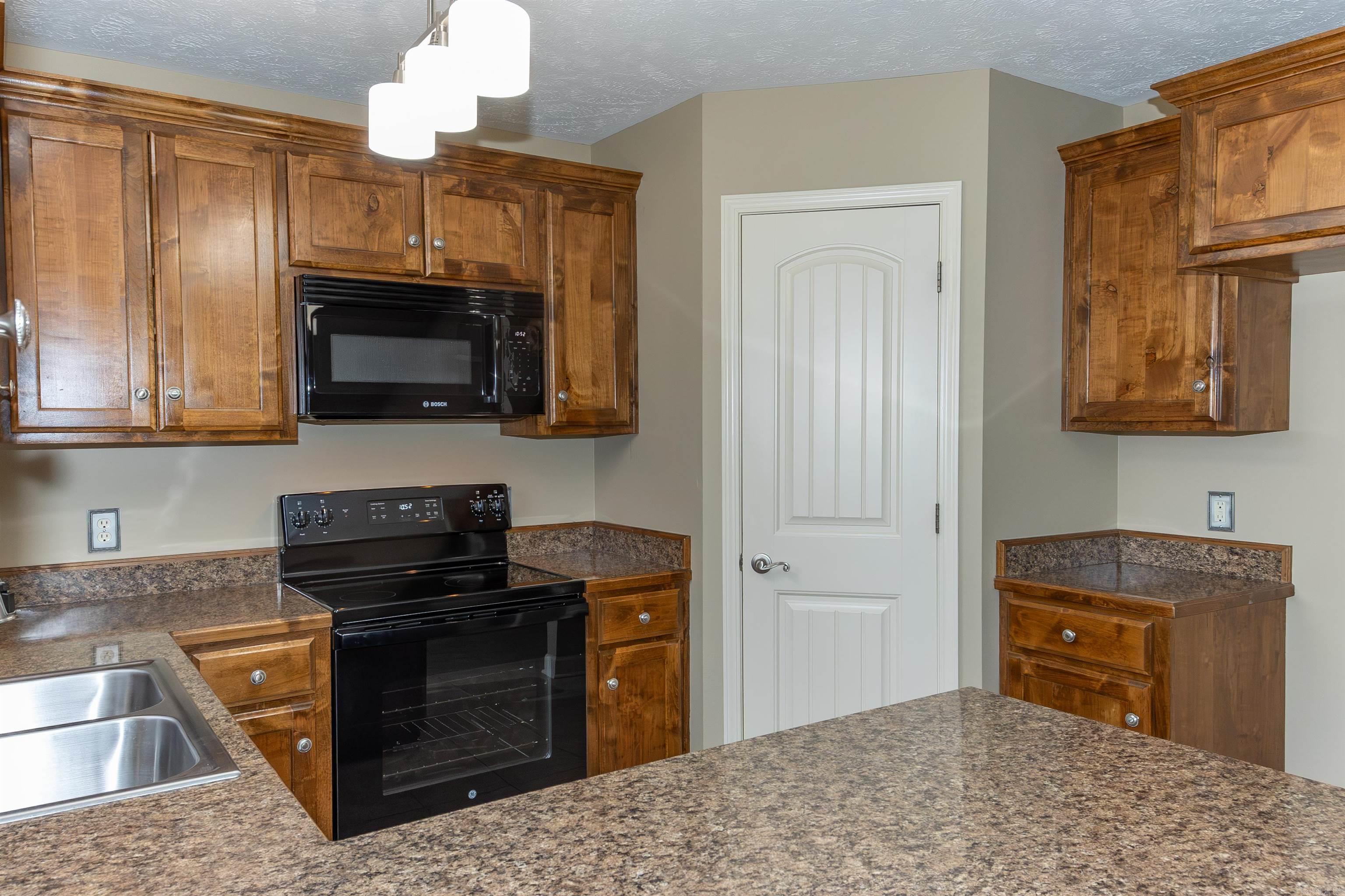 ROLLING HILLS - Residential