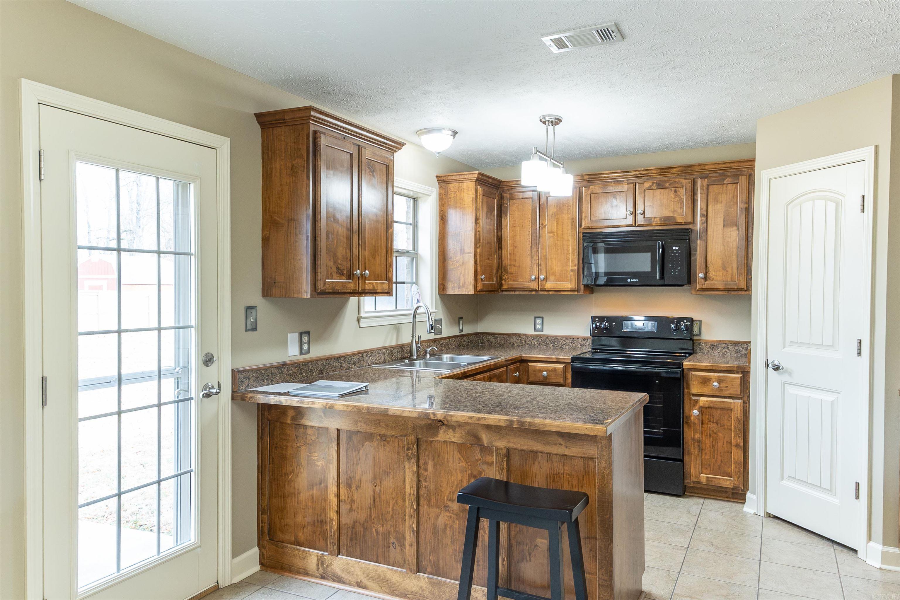 ROLLING HILLS - Residential