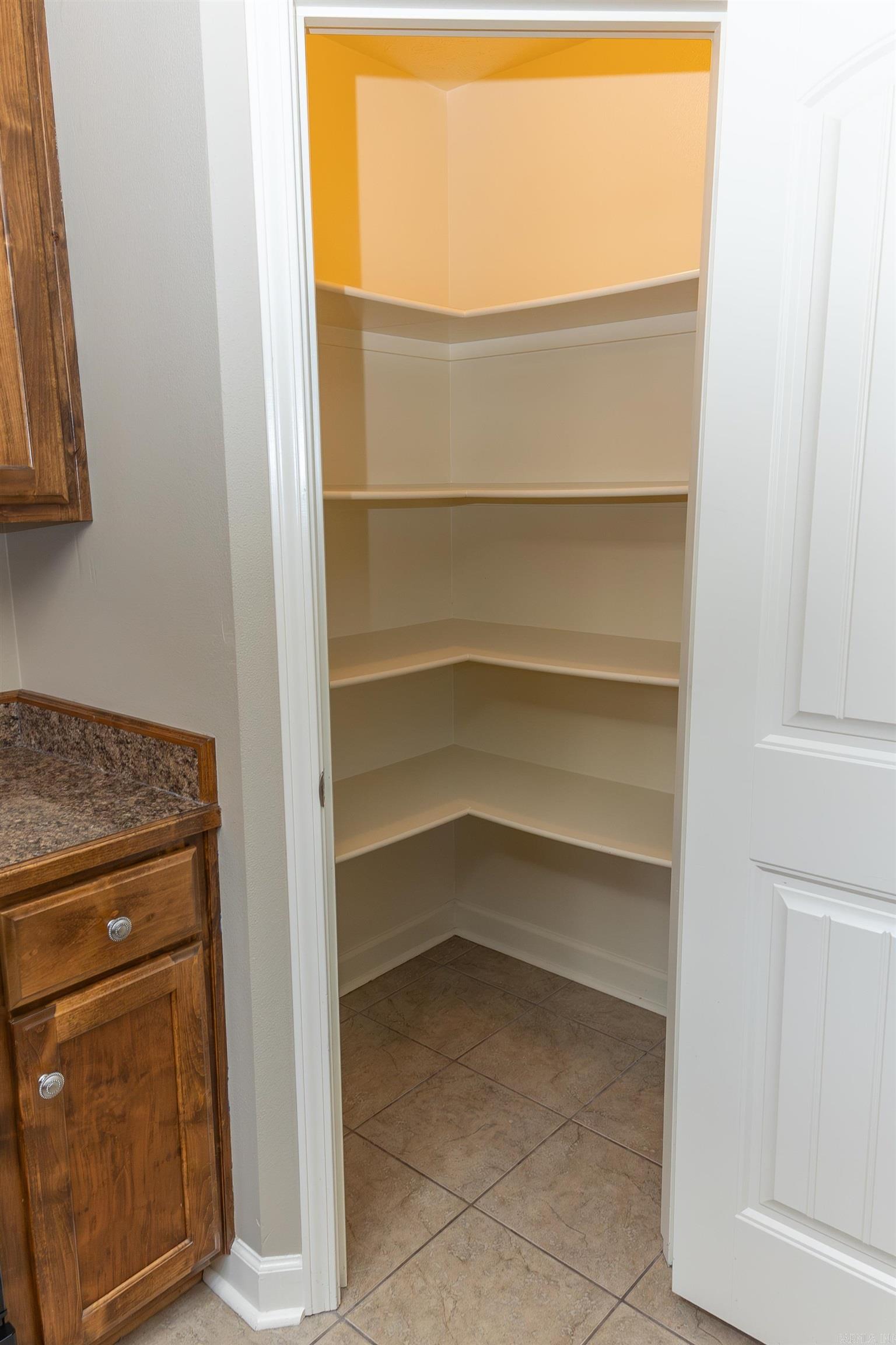 ROLLING HILLS - Residential