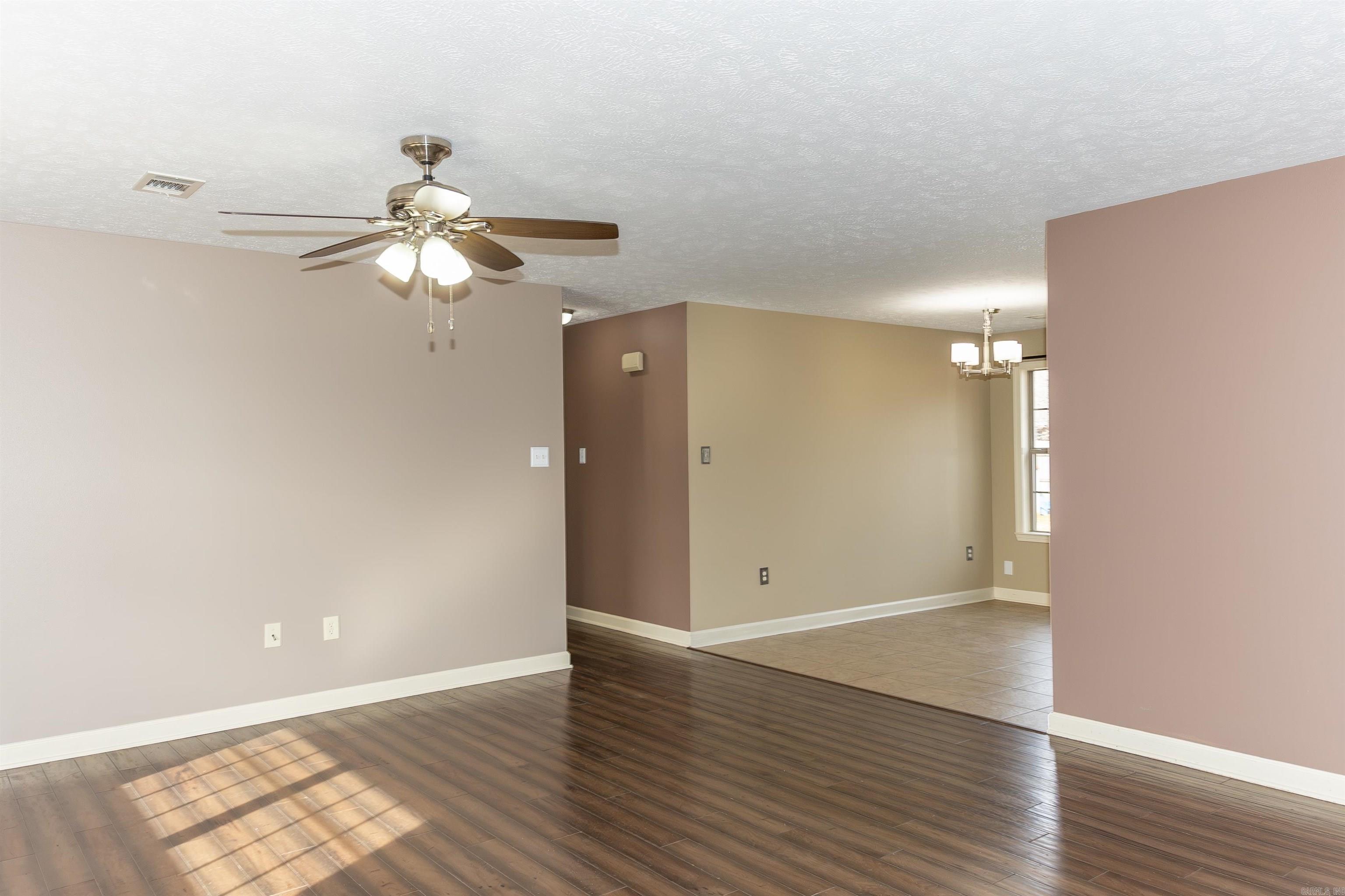 ROLLING HILLS - Residential