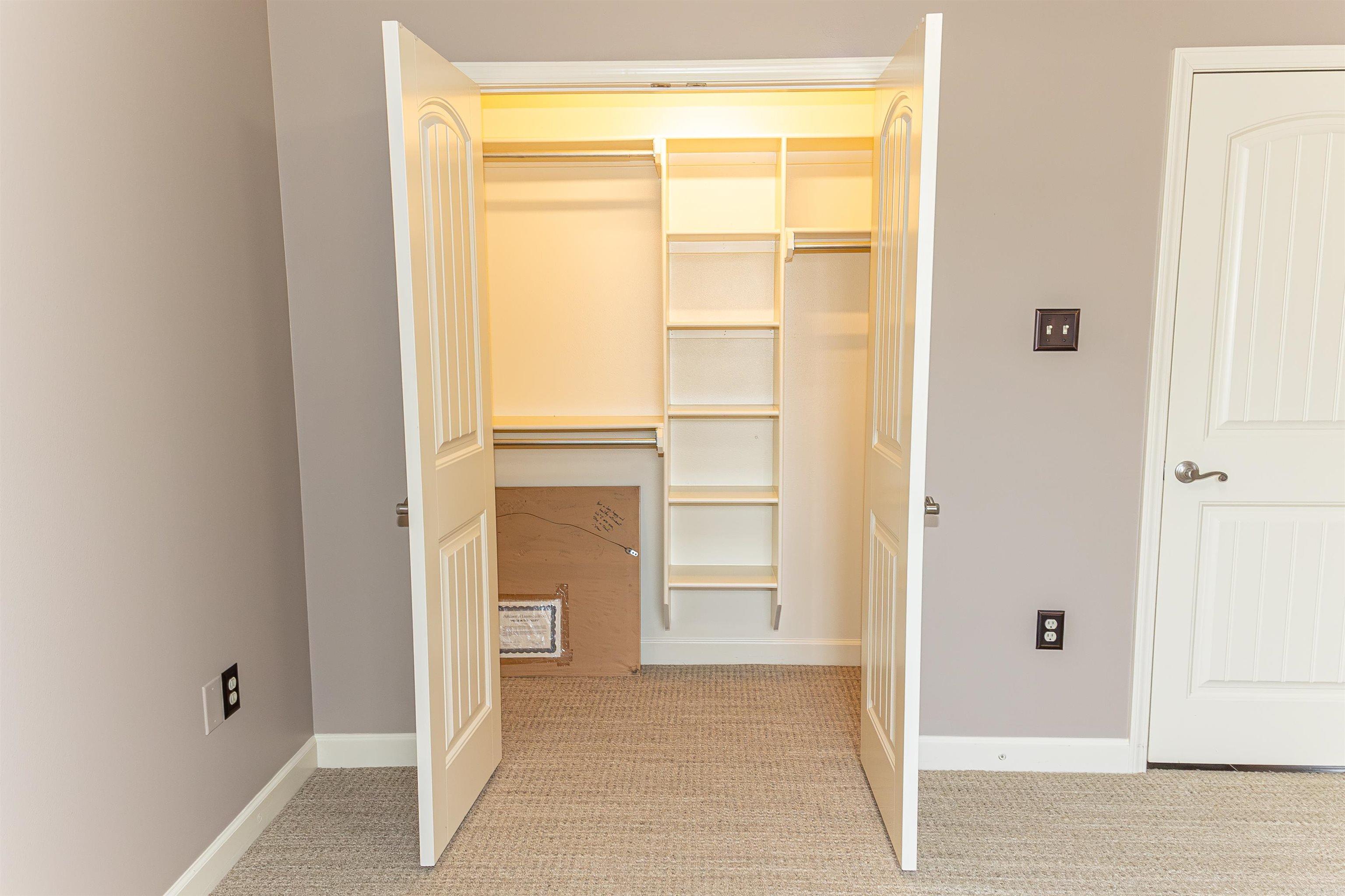 ROLLING HILLS - Residential